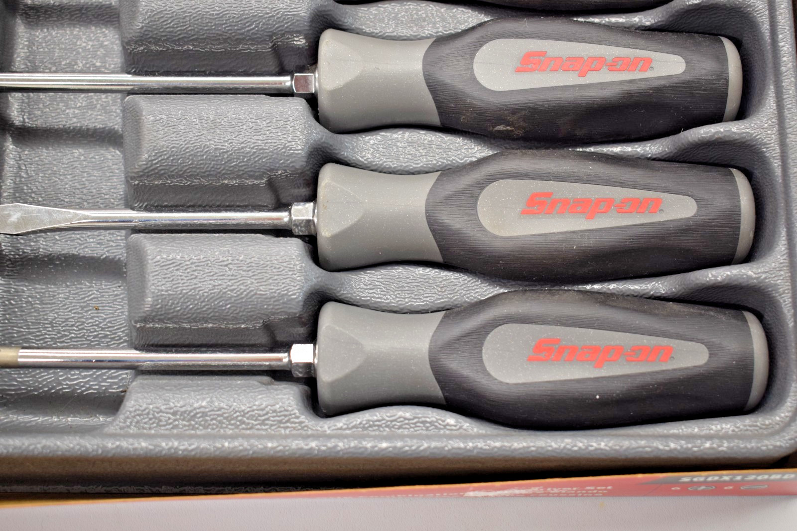 Snap On Tools SGDX120BDT 12pc DARK TITANIUM Soft Grip Screwdriver Set +Tray USED