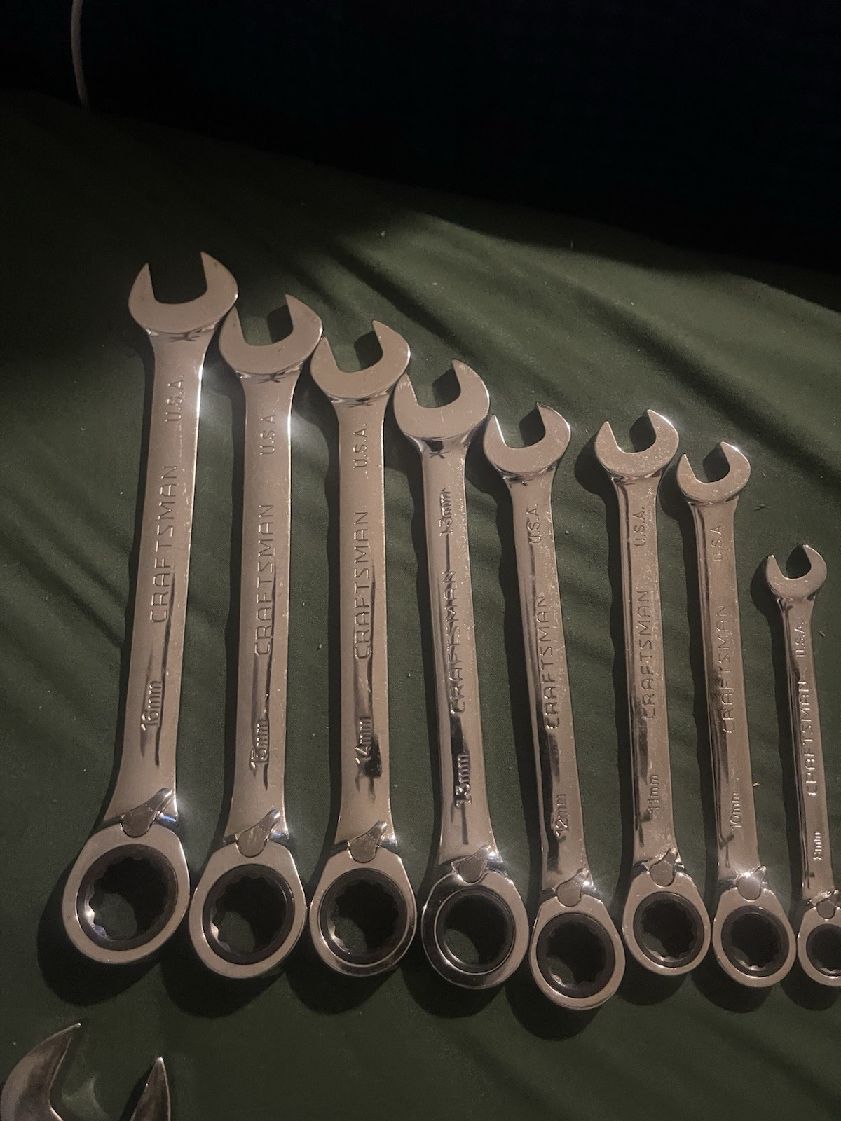 16 Piece Craftman Reversible Rachet Standard And Metric Wrenches