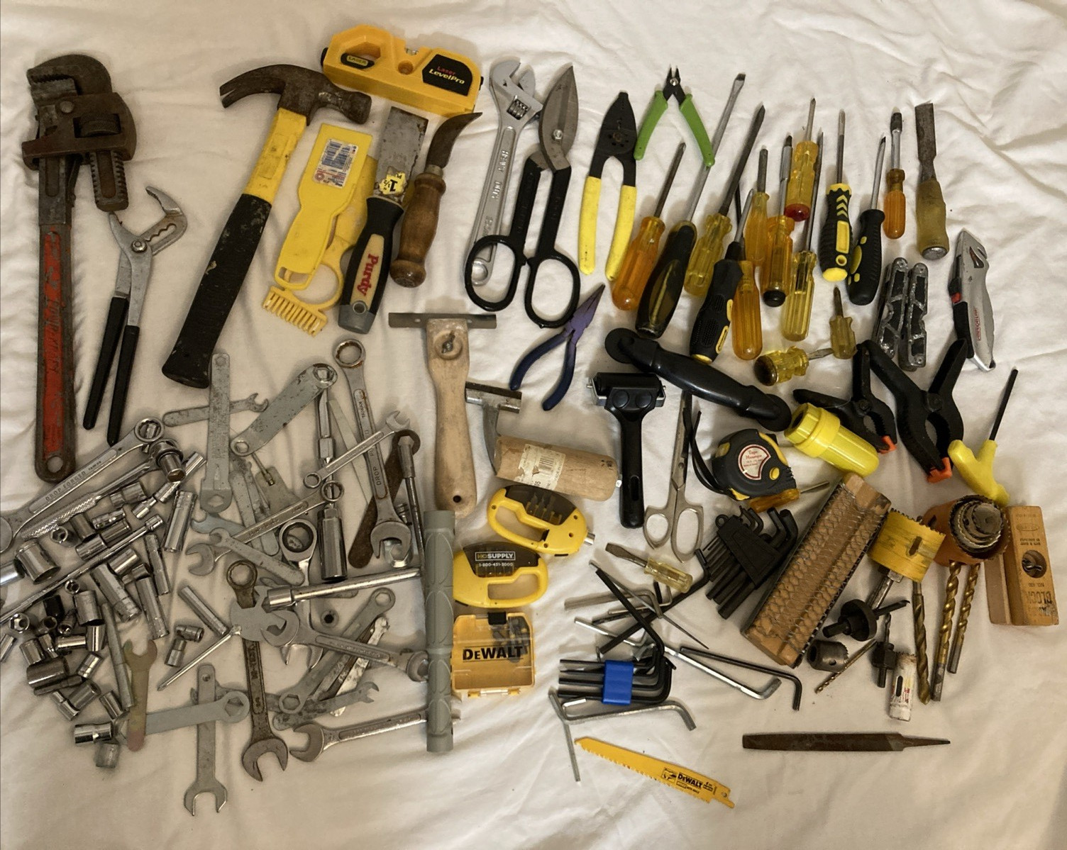 Mixed lot of Hand Tools Carpenter Plumbing Mechanic Screwdrivers Pipe Wrench ++