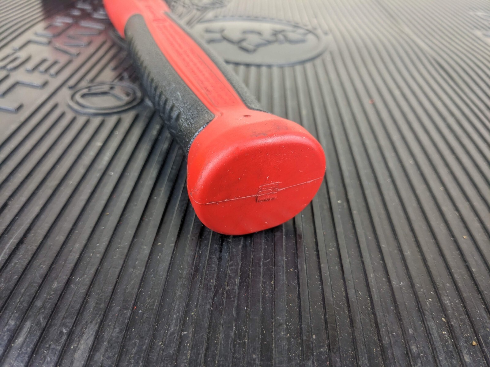 #ba806 Snap-On HBFE48 Dead Blow 48-Ounce Soft Grip Hammer RED