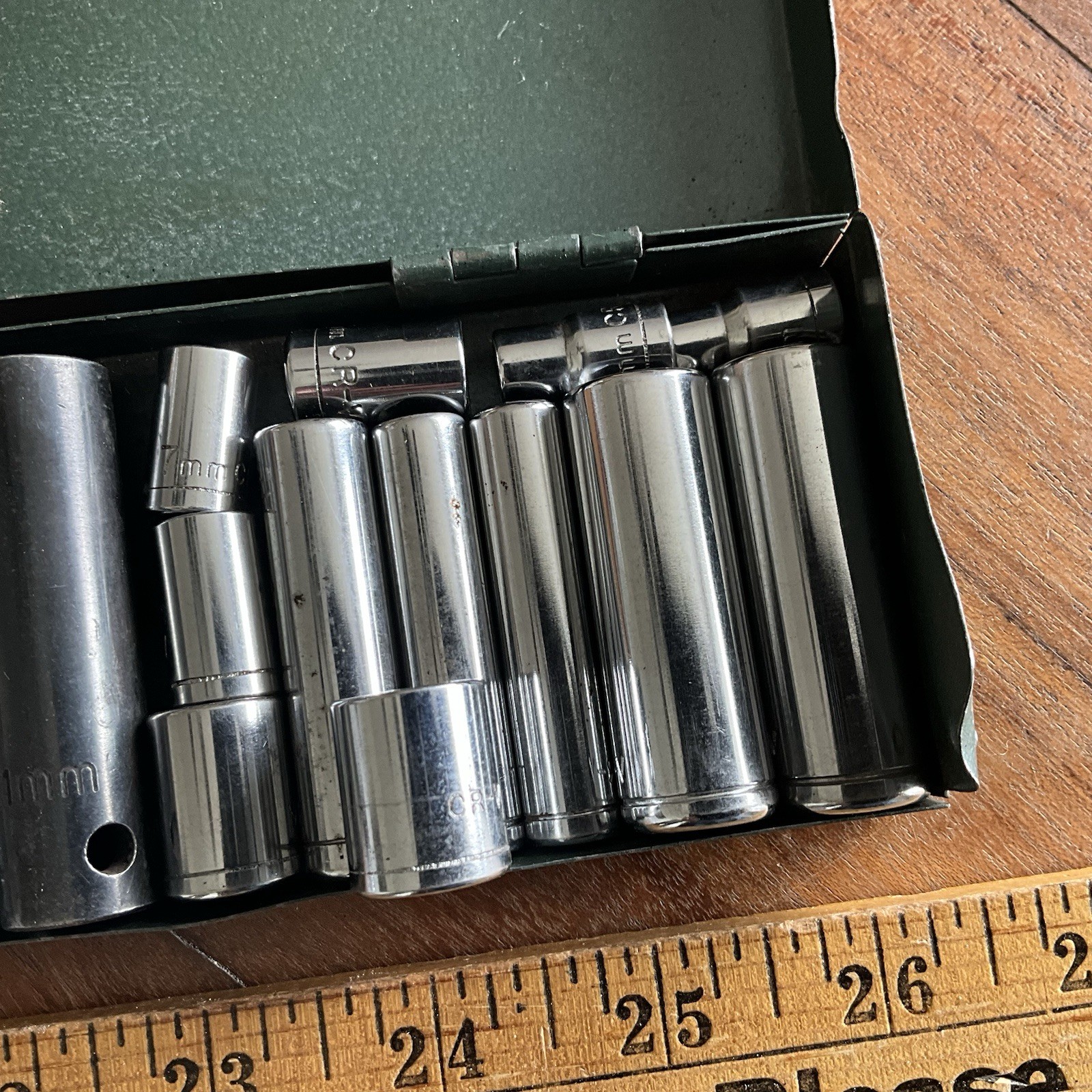 Unbranded 16pc Random Sockets in Metal Case Standard & Impact