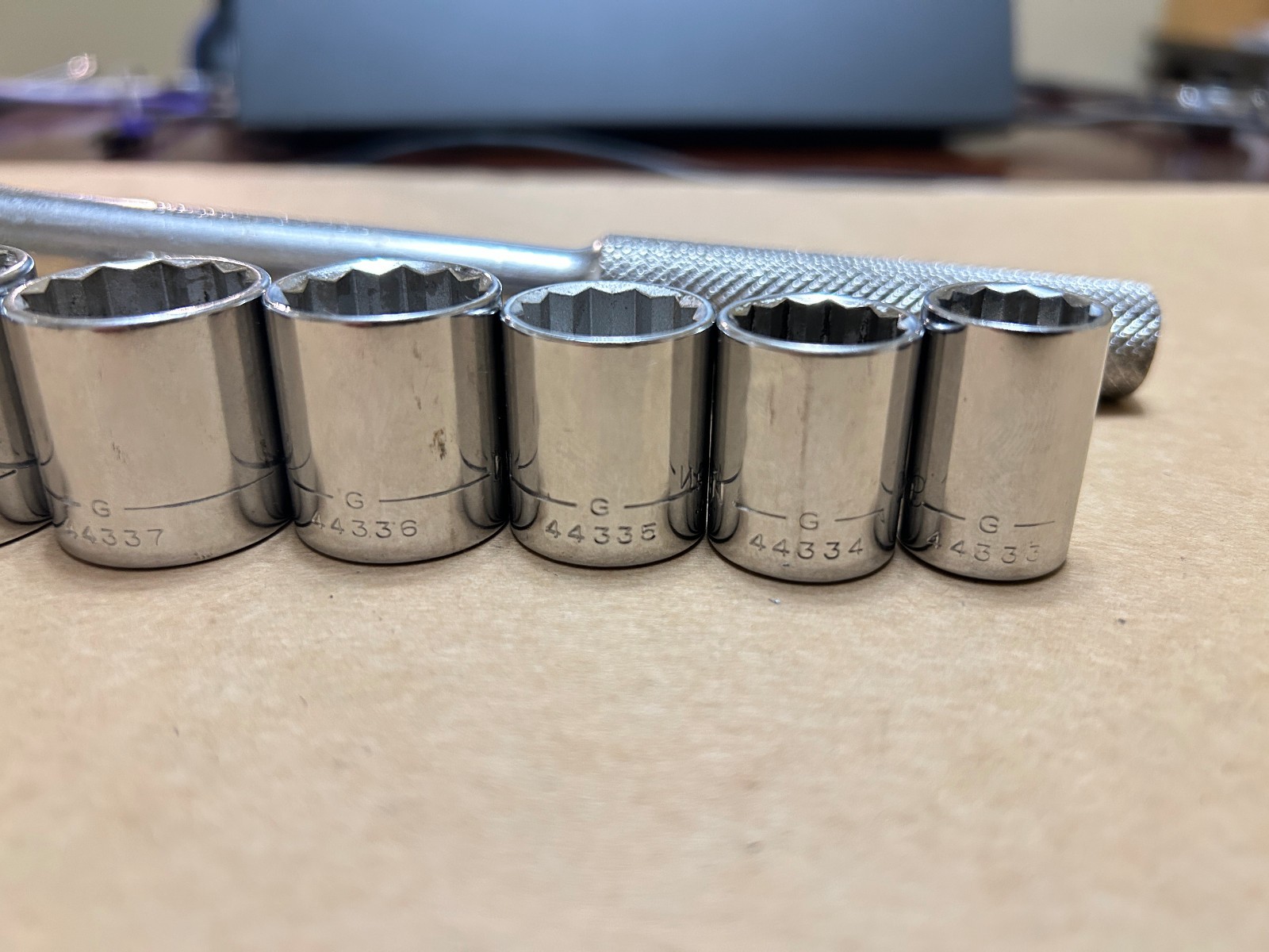 13 – Craftsman-Sears, 3/8″ Ratchet Wrench, 6 Standard 12-pt/ 5 deep Sockets-6pt