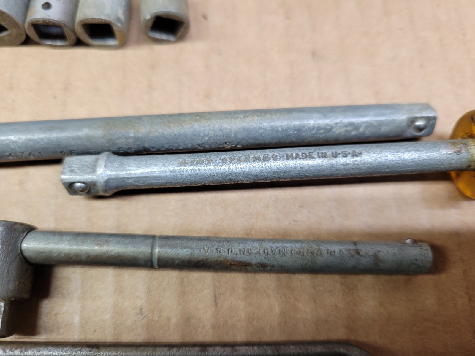Vintage Plomb 1/4 + 9/32″ Drive 12-piece Socket Set with Metal Box