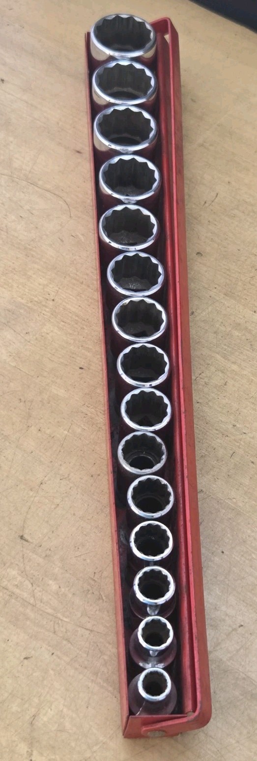 MAC Tools SV152TR – 1/2″ Drive 15 Pc SAE Shallow 12Pt Chrome Socket Set W/ Tray