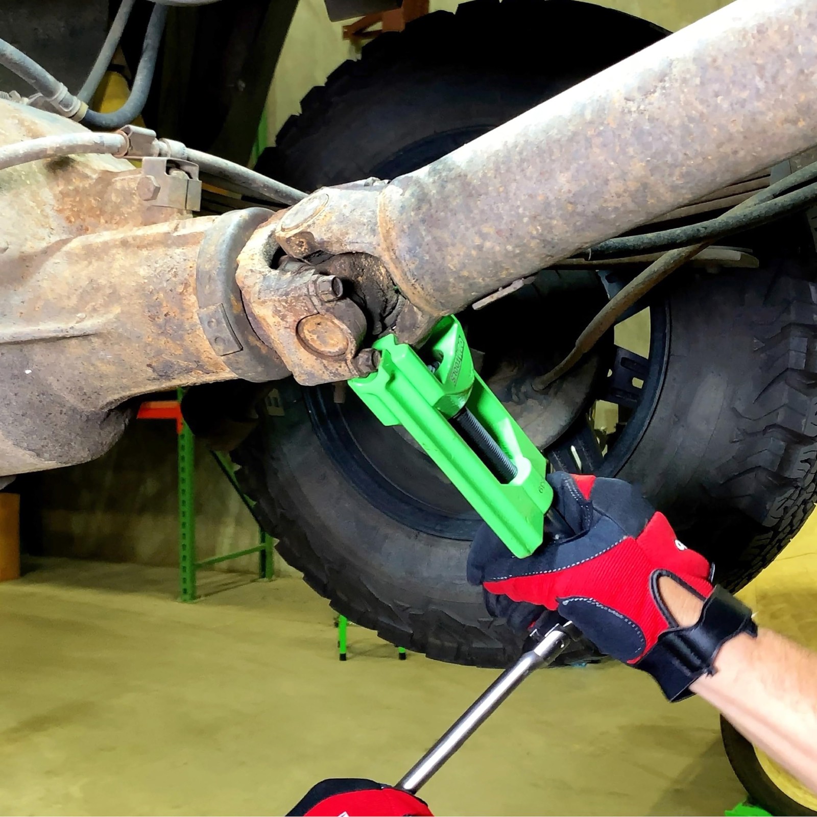 OEMTOOLS Light Duty U Joint Puller for Cars Automotive U-Joint Puller, Green