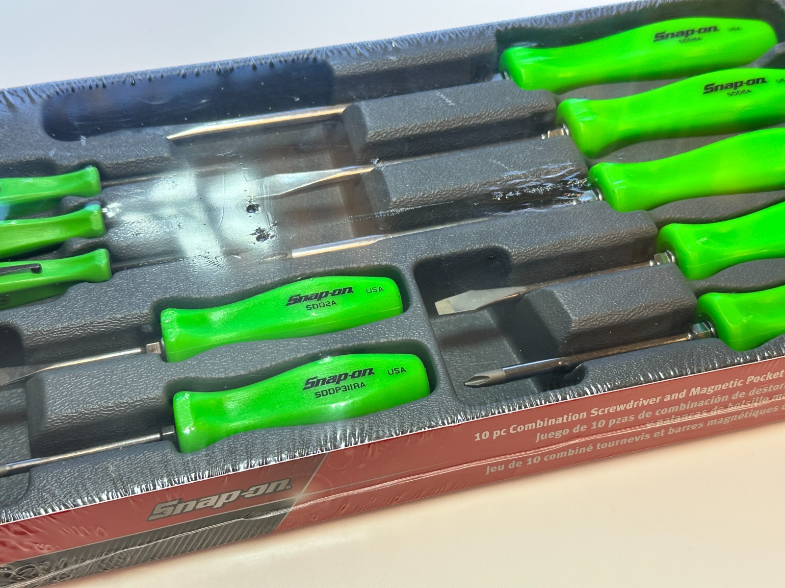 NEW Snap-On Tools USA SDDDPBX100G 10pc Screwdriver & Magnetic Pocket Pry Bar Set