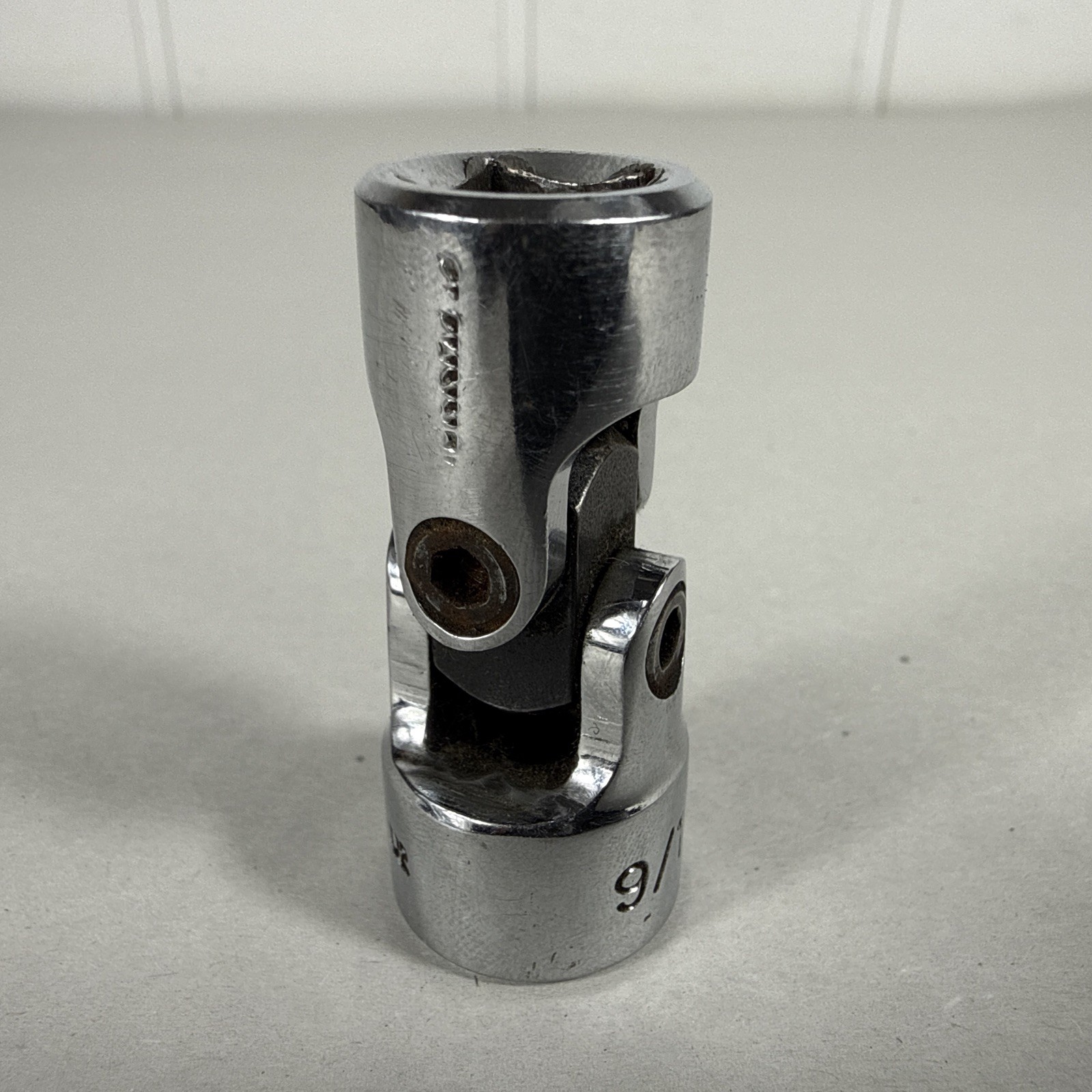 MAC Tools XU186R – 9/16″ 6pt 3/8″ Drive Swivel Socket