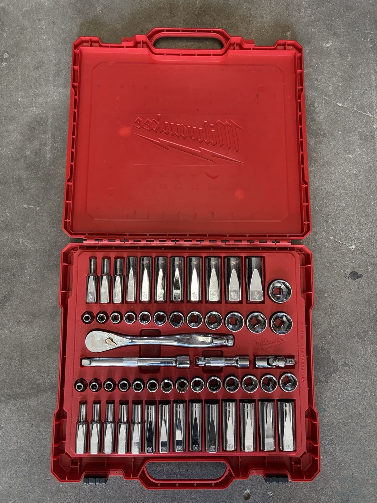 Milwaukee 48-22-9008 56-Pc. 3/8” Drive SAE/Metric Socket Set
