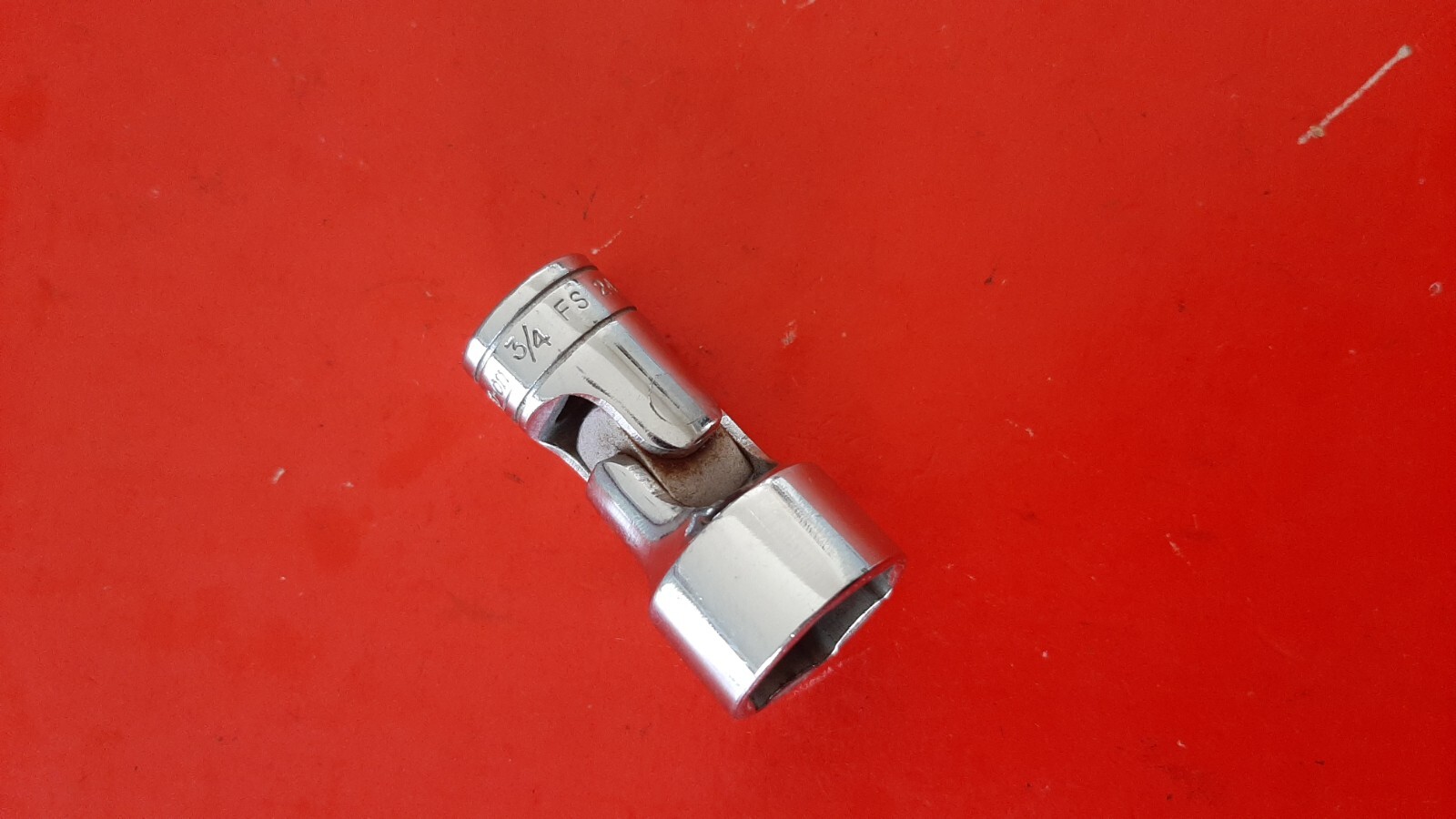 Nice! Snap on Tools USA 3/8″ Drive 3/4″ FS24 Universal Swivel Socket 6 Point 326