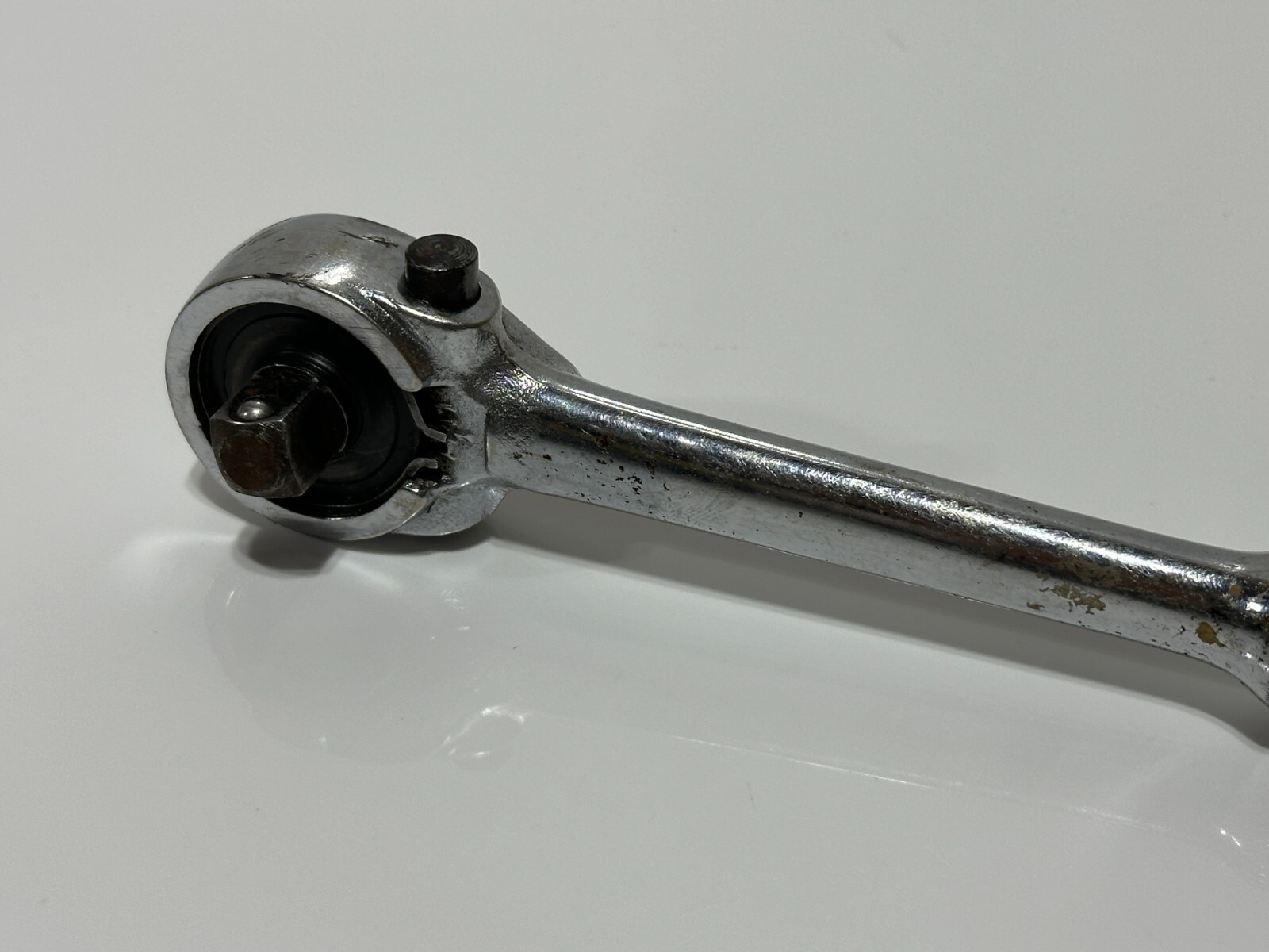 SK Tools USA 3/8″ Drive Push Button Switch Ratchet – Knurled Grip Handle