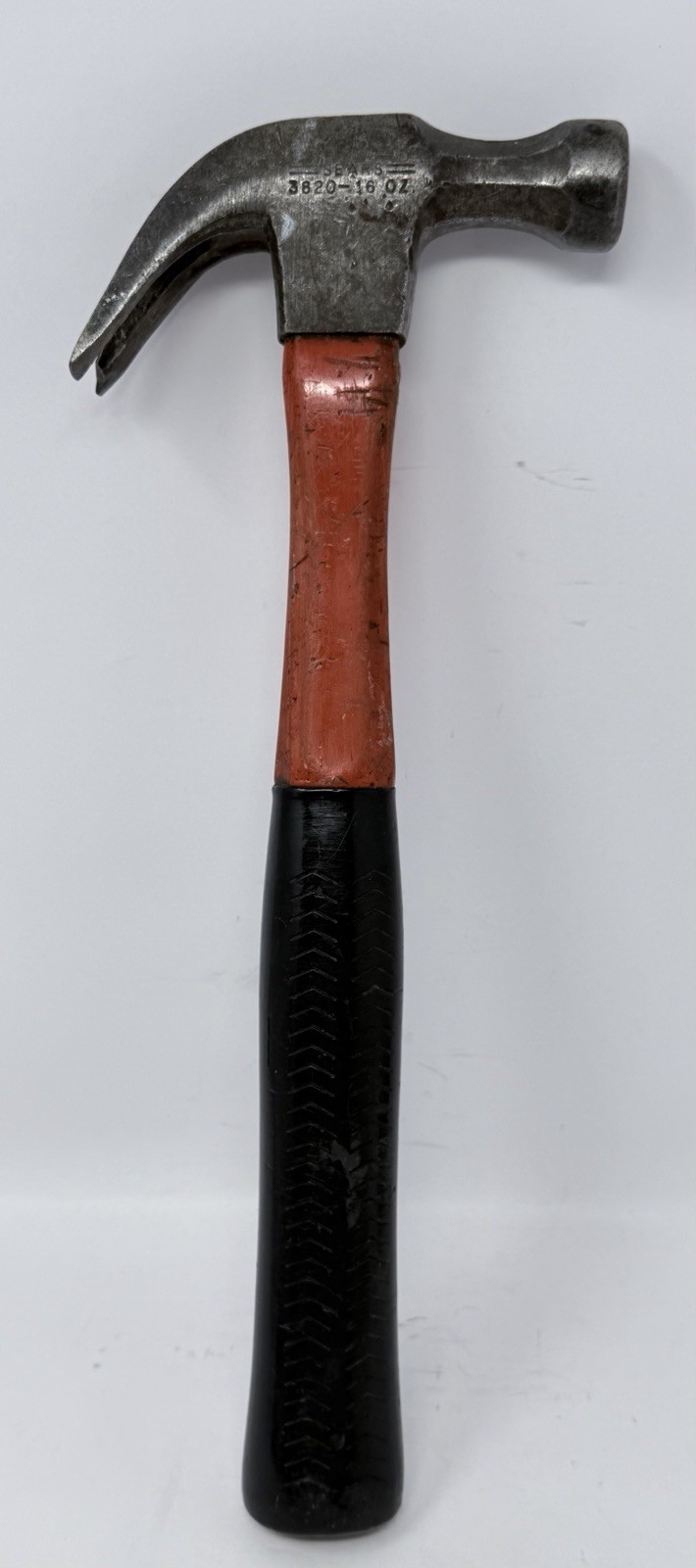 Craftsman 16oz Hammer With Comfort Grip & Fiberglass Handle No 3820 Chipped Claw