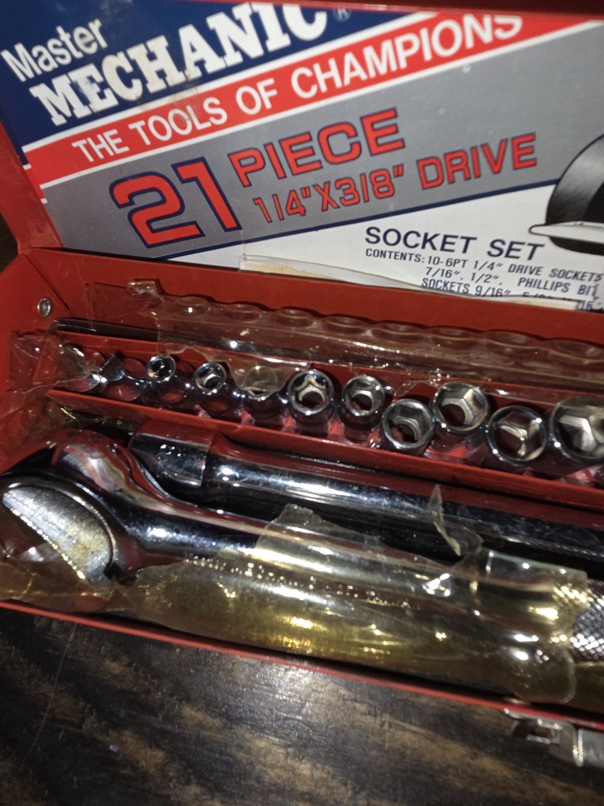 Vintage 21 Piece Socket Set-True Value