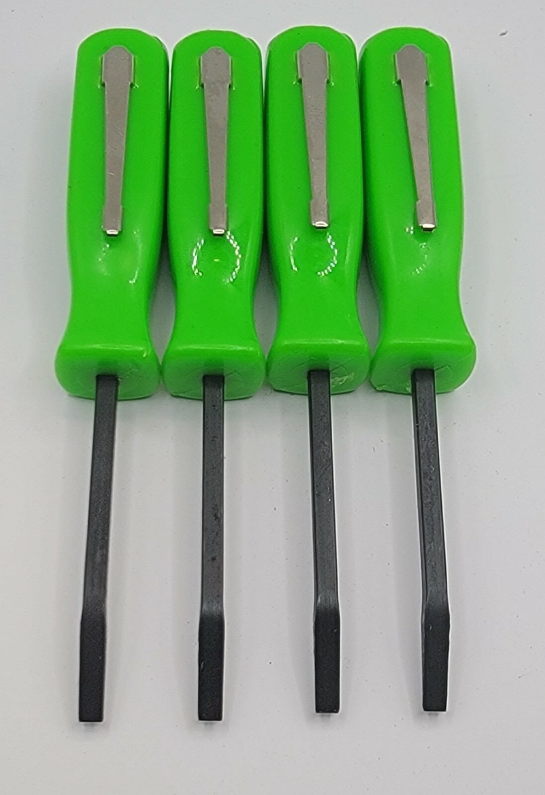 🟢🛠️ Green Pocket Prybar Set – 4 Essential Tools for Automotive Technicians! 🔧