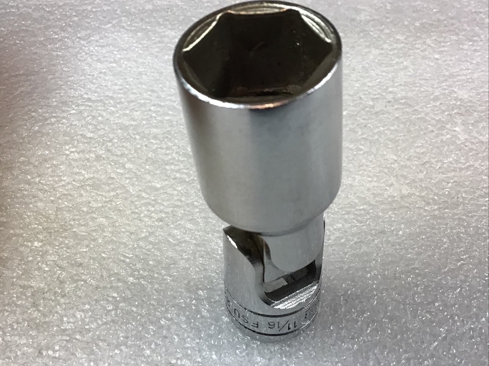 Snap On#FSU22 -11/16”, SAE, CHROME, 3/8”DR., 6PT., DEEP, SWIVEL SOCKET- USA-NOS