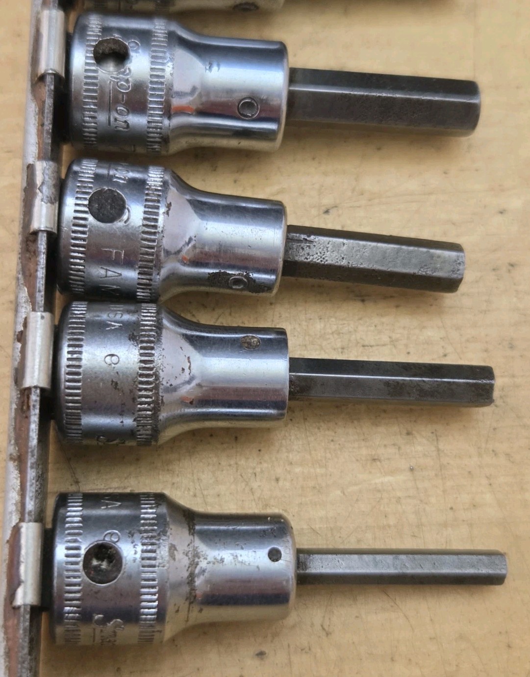 Snap On 207EFAMY – 3/8″ Drive 7 Pc Metric Standard Hex Bit Socket Driver Set
