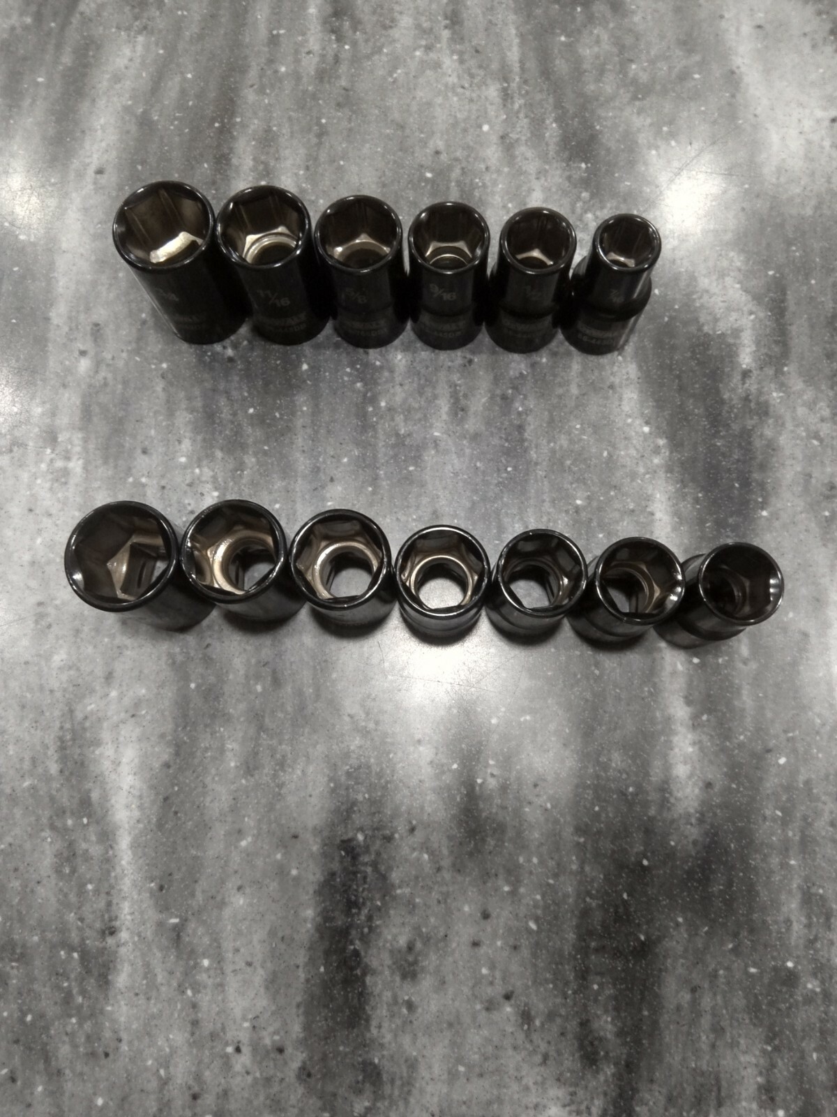 Genuine DeWalt 1/2″ Drive BLACK CHROME 13PC Socket Set 6 POINT Metric/SAE NEW