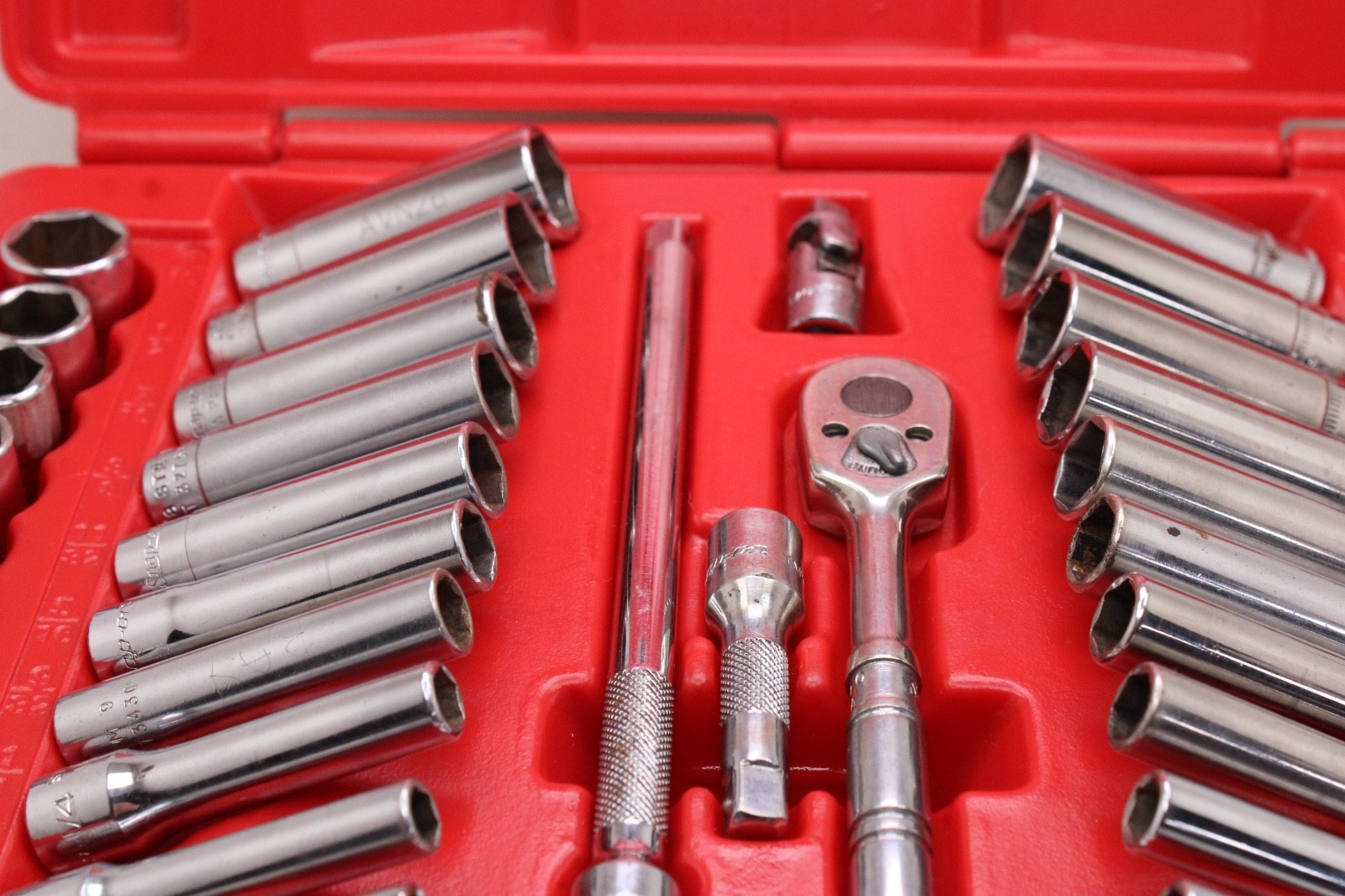 Snap-on 144TMPB 44 Piece 1/4″ Drive 6-Point Metric/ SAE General Service Set USA