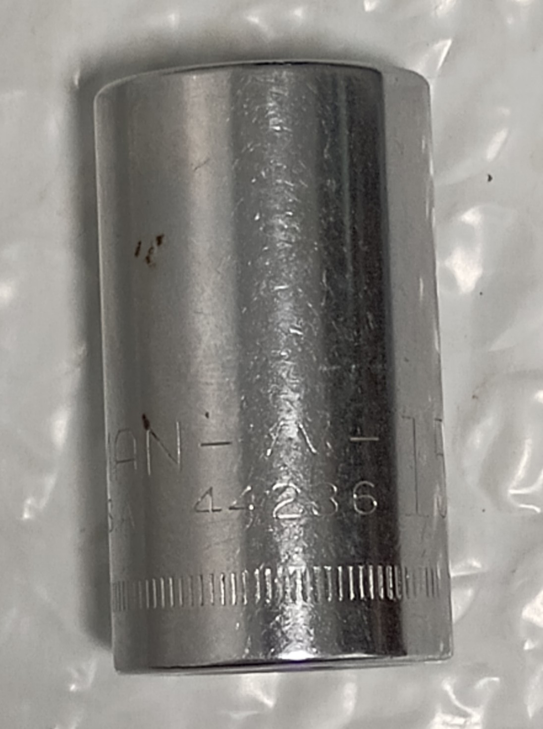 CRAFTSMAN TOOLS USA VV44236, 1/2″ DRIVE, 15MM. SOCKET, SHALLOW, 12 POINT.