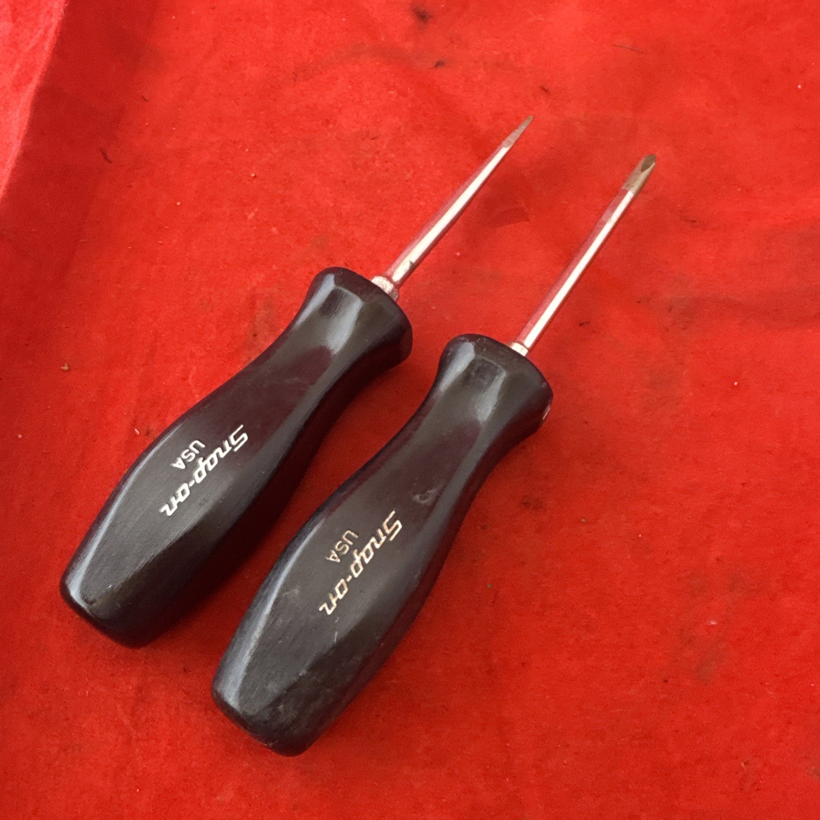 Snap on sdd style black flat and phillips head screwdrivers 6.25” long compact