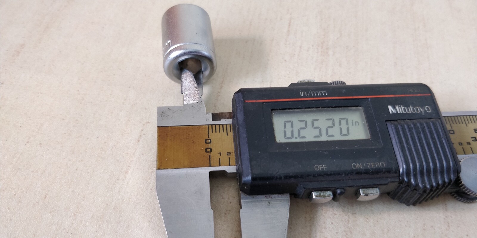 12 Pieces — Metric Socket Set — 4mm through to 13mm — 1/4″ Drive -6 Point