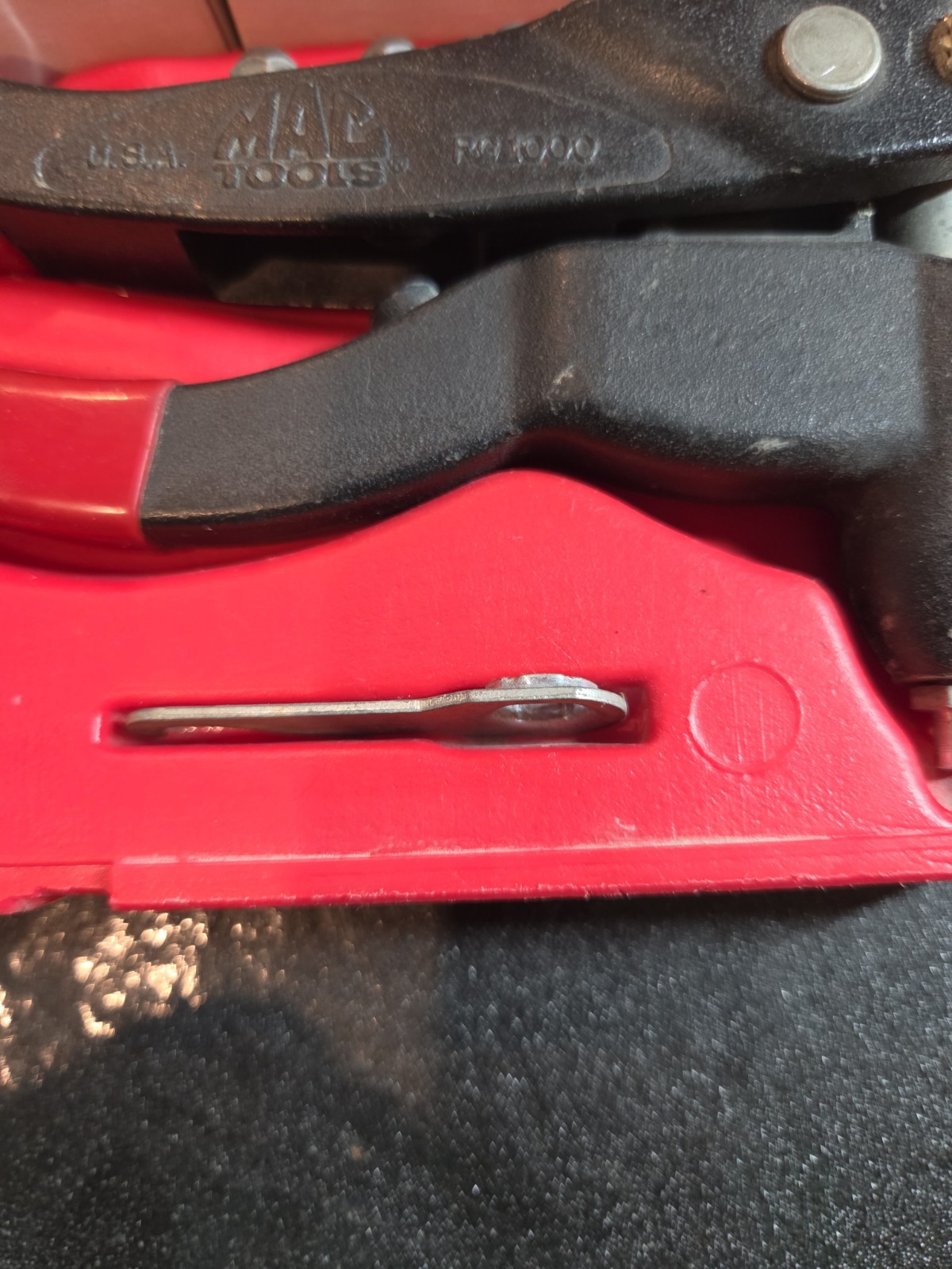 Mac Tools Heavy Duty Riveting Tool Kit Model RG1000K