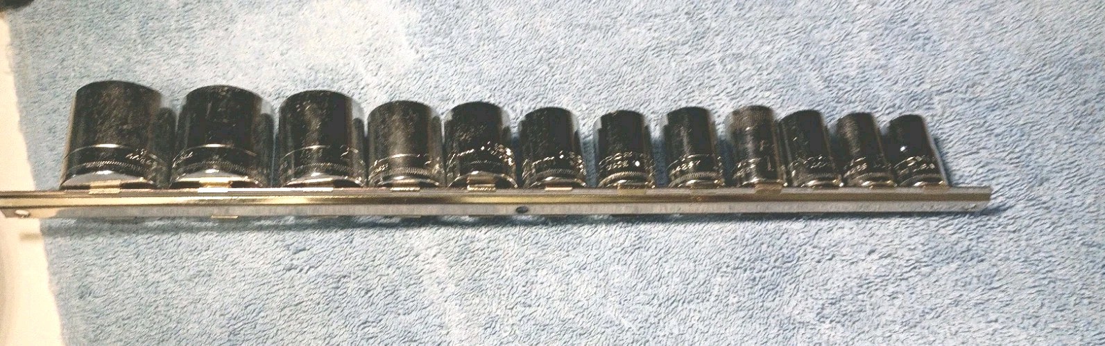 Craftsman 1/2″ Dr. Chrome 12pt Shallow Metric Socket Set, 14-32 MM., With Rail.