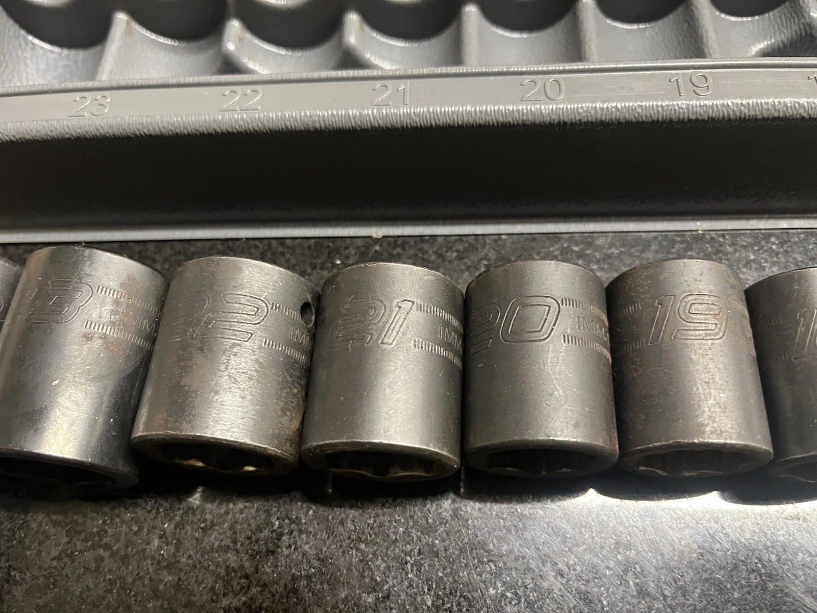 Snap On 15 pc 1/2″ Drive 6-Point Metric Flank Drive Shallow Impact Socket Set