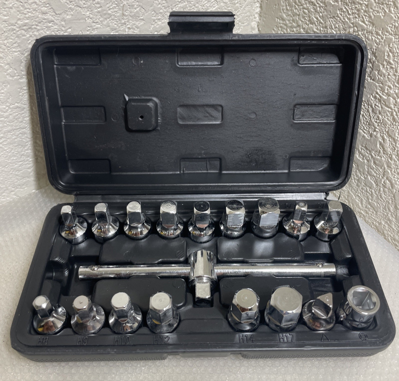 18 PCS Oil Drain Pipe Plug Square Triangle Socket 3/8» Drive Removal Tool Set