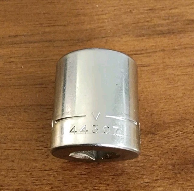 Craftsman USA 17mm Socket 12 Point, 3/8 Drive, V 44307 (No Knurl M/M)