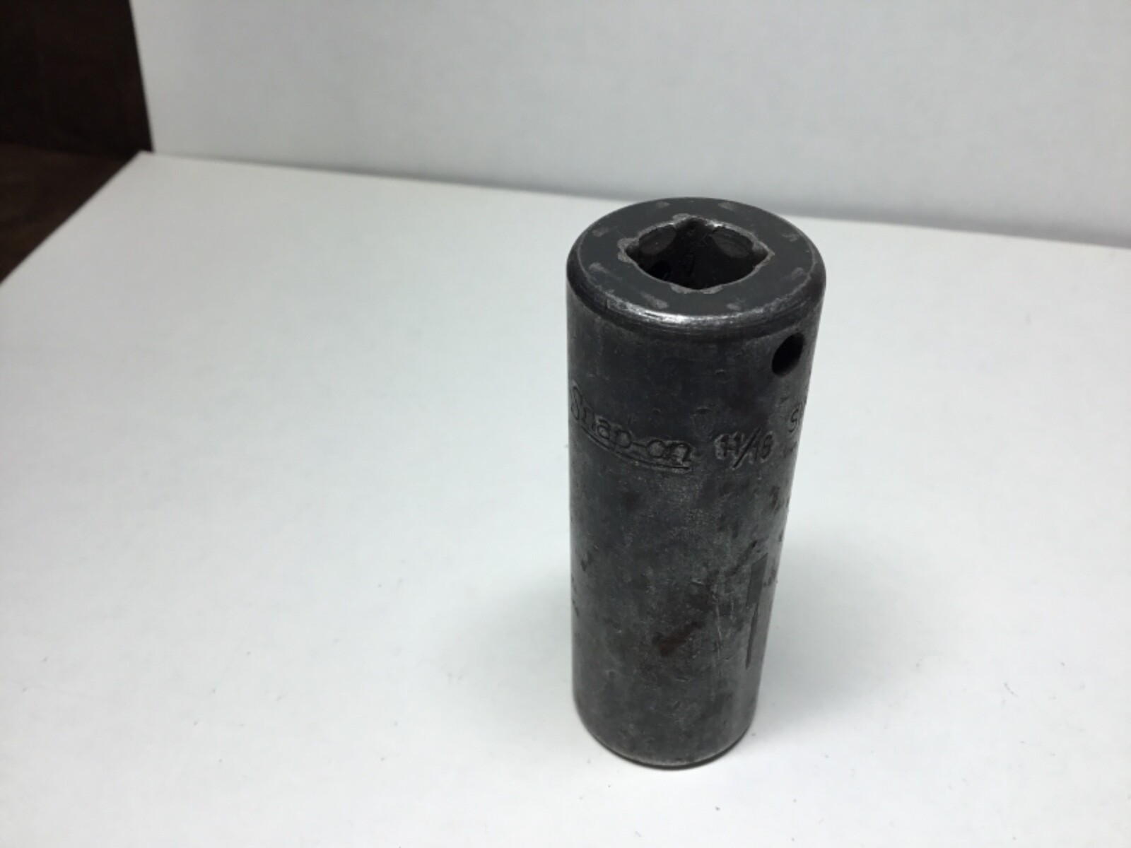 Snap-on Tools USA 3/8″ Drive 11/16″ SAE Deep 6 Point Impact Socket SIMF220 LO-P