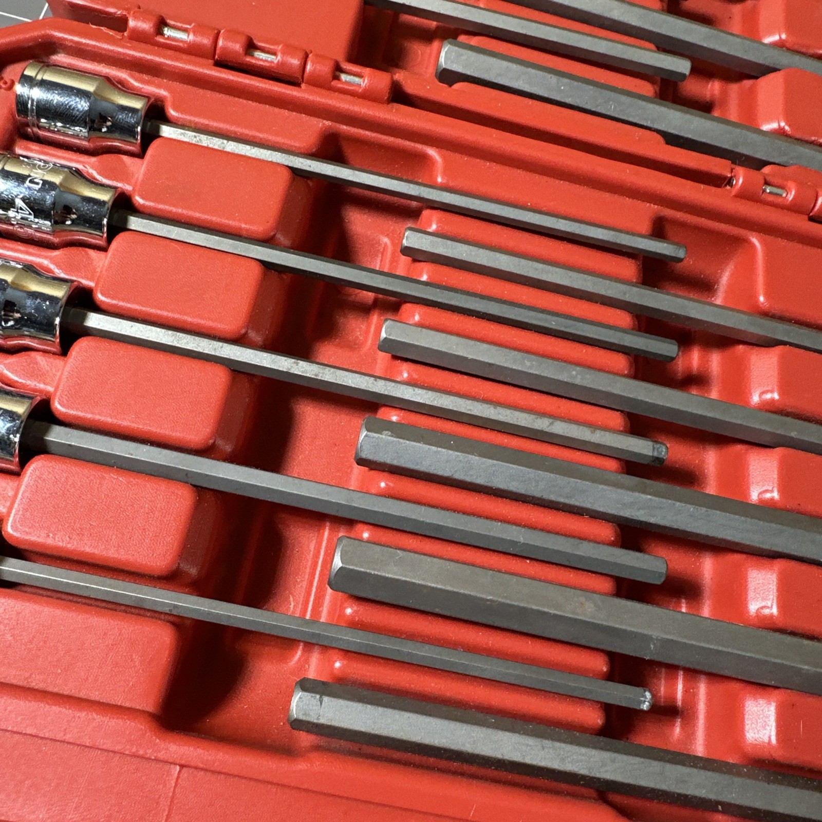 Tekton SHB91316 3/8 Inch Drive 18 Piece SAE MM Hex Bit Socket Set W/Case
