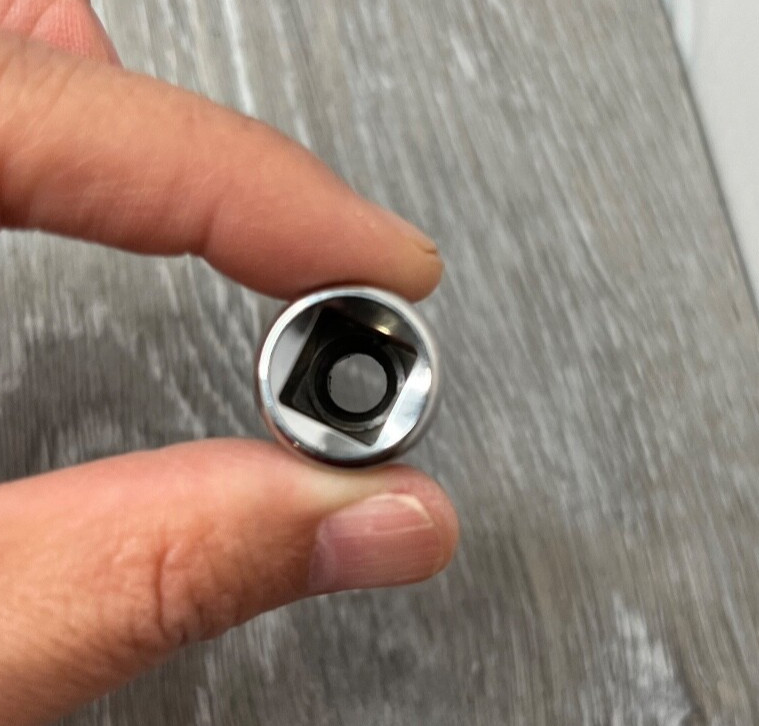 Snap-On FS081 3/8″ Drive 6-Point SAE 1/4″ Flank Drive Shallow Socket, Chrome