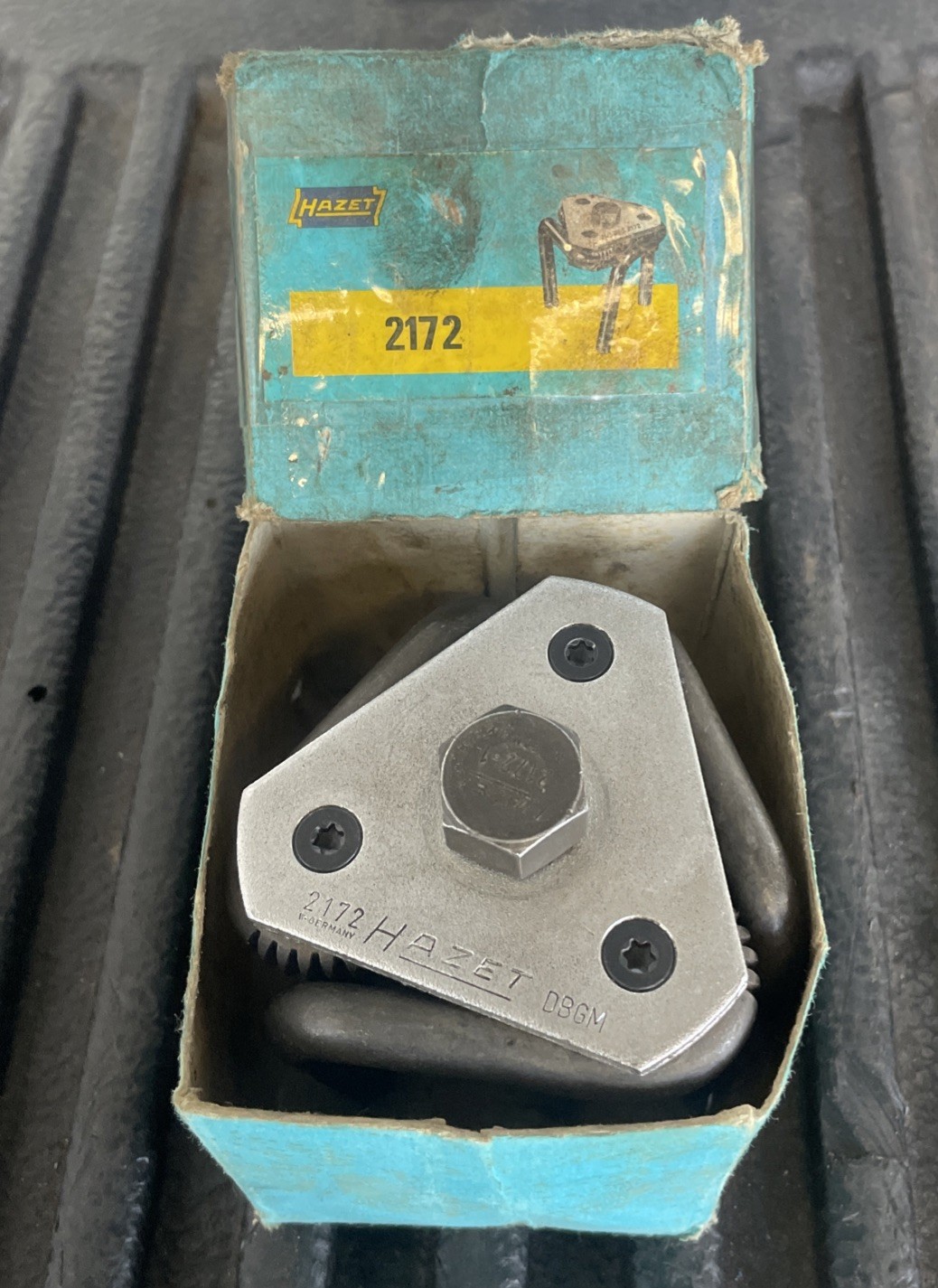 Hazet 2172 Self-Gripping Adjustable Oil Filter Wrench 3/8″ Drive W. Germany