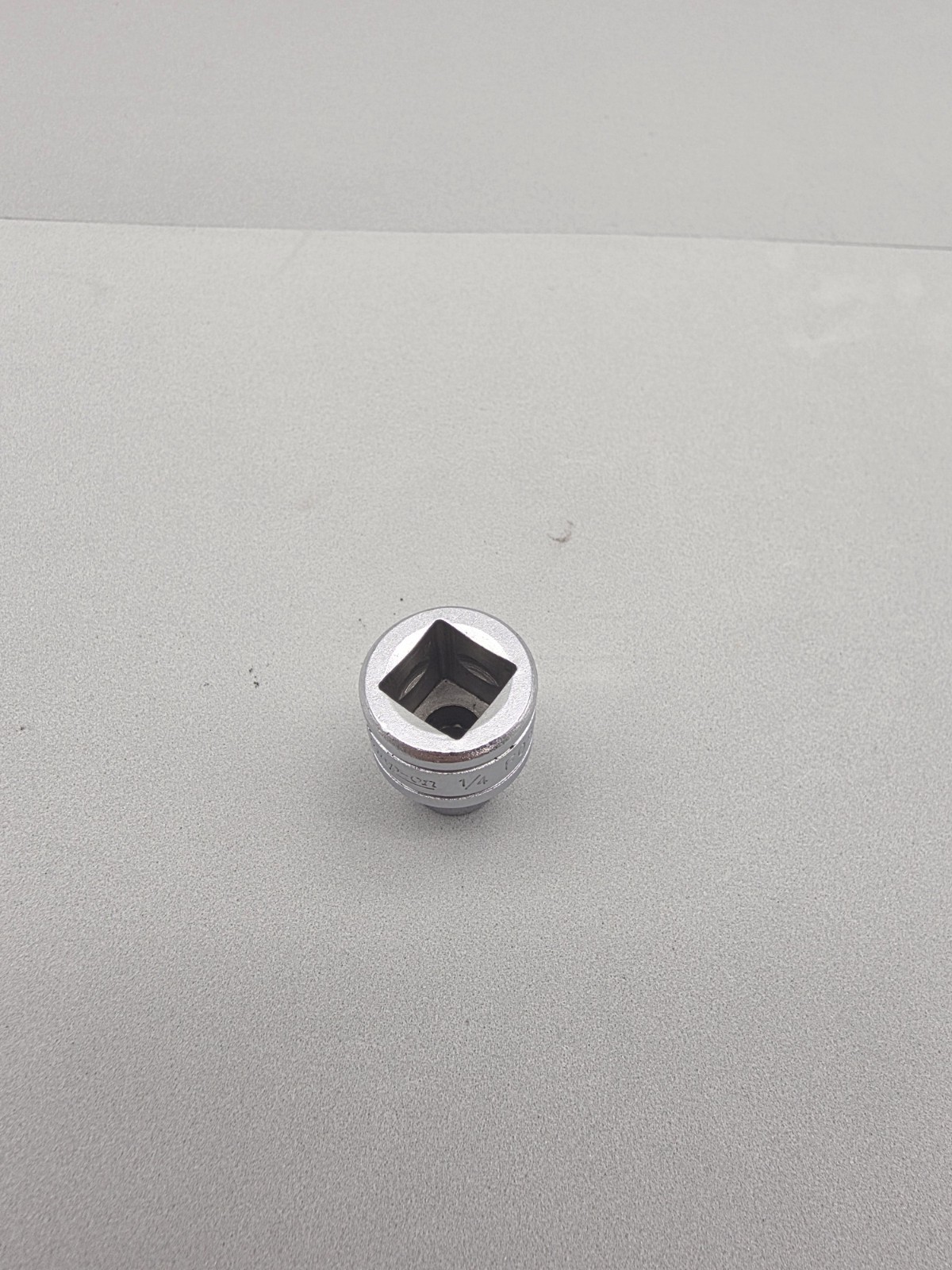 Snap On Tools 1/4″ Shallow Socket 3/8″ Drive 12 Point F081 USA
