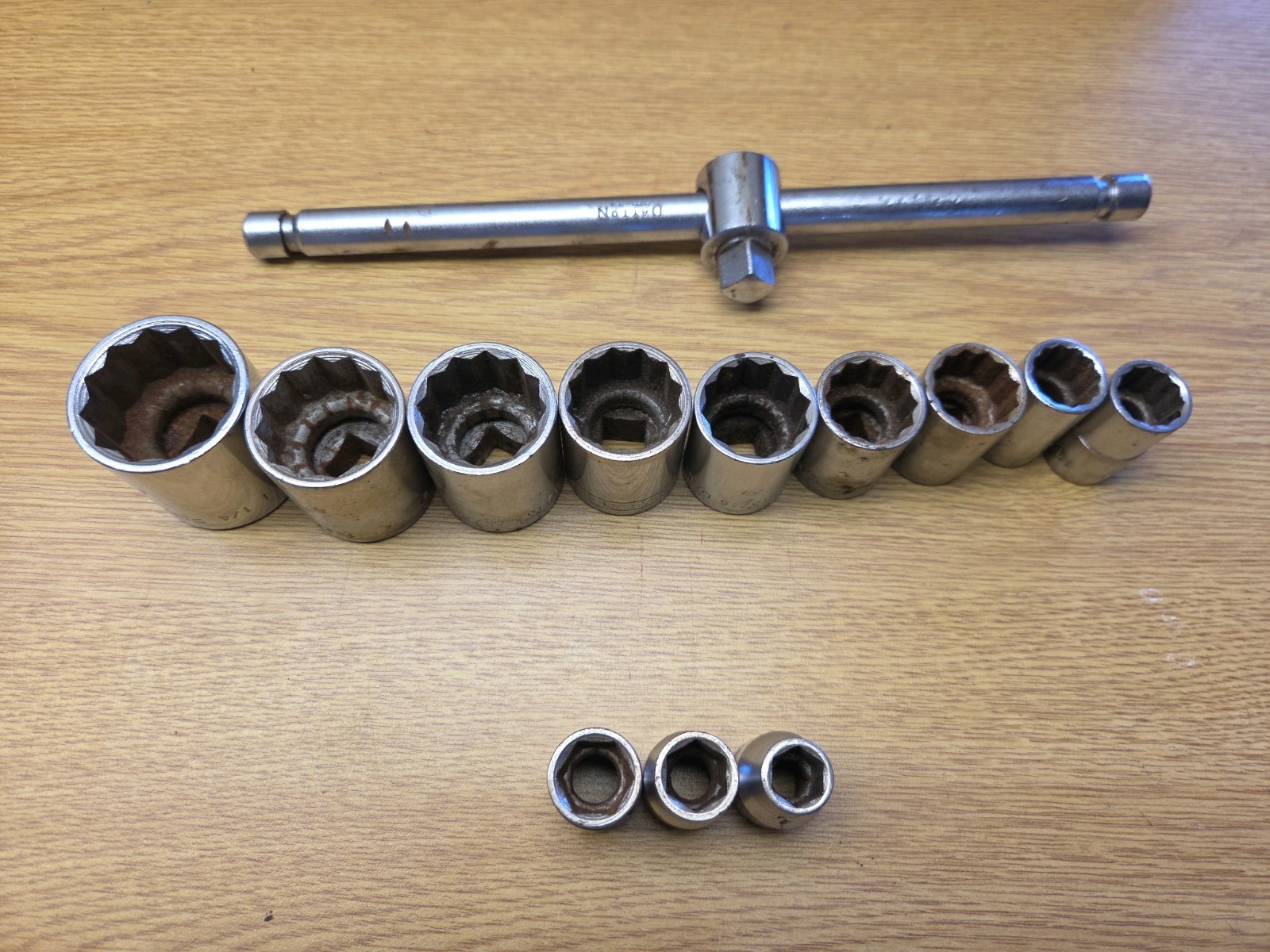 Dayton Sockets And Breaker Bar 1/2″ Drive