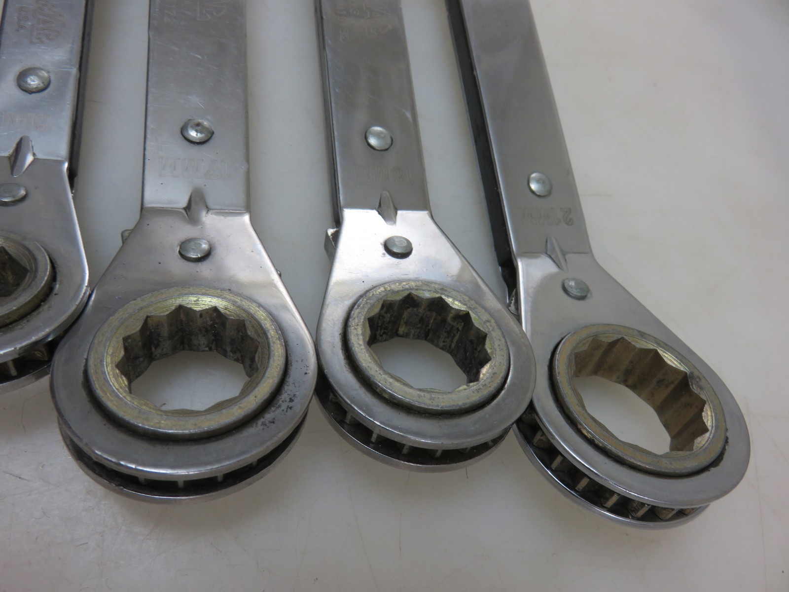 MAC Tools METRIC Offset Reversible Ratcheting Double Box End Wrench 5pc Set