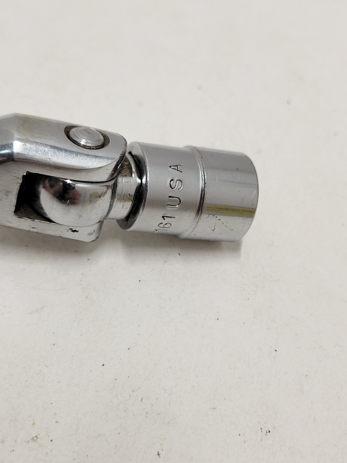 Snap-on FV10B 3/8″ Drive 7-7/8″ Long Flex Head Breaker Bar With 1/2 Socket