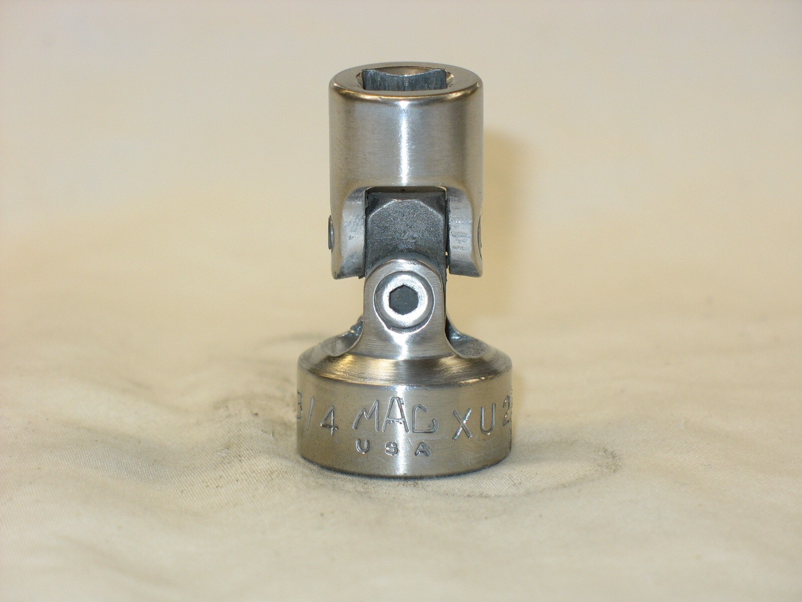 Mac Tools 3/4″ Shallow 3/8″ Drive 6 Point Universal Swivel Socket XU246