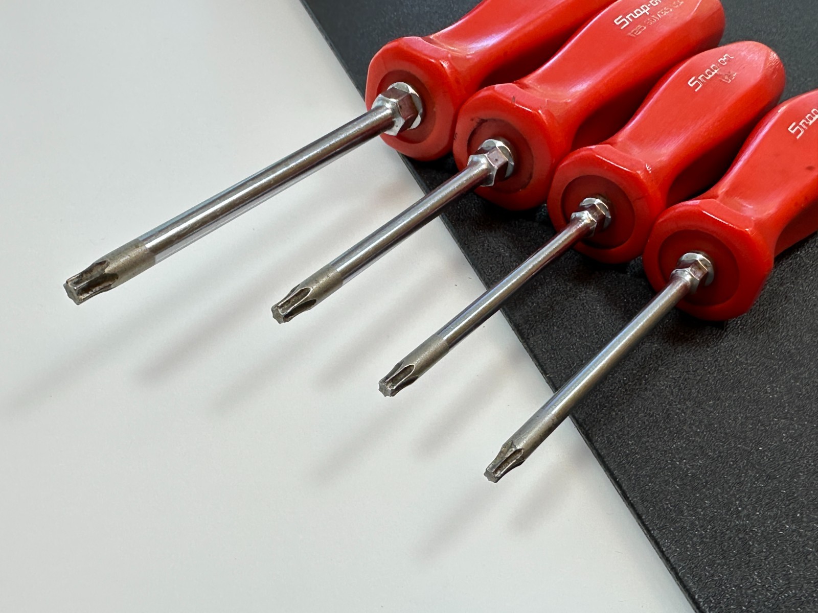 🇺🇸 Snap-on Tools USA 4pc RED Hard Handle Torx Screwdriver Set, T15 T20 T25 T30