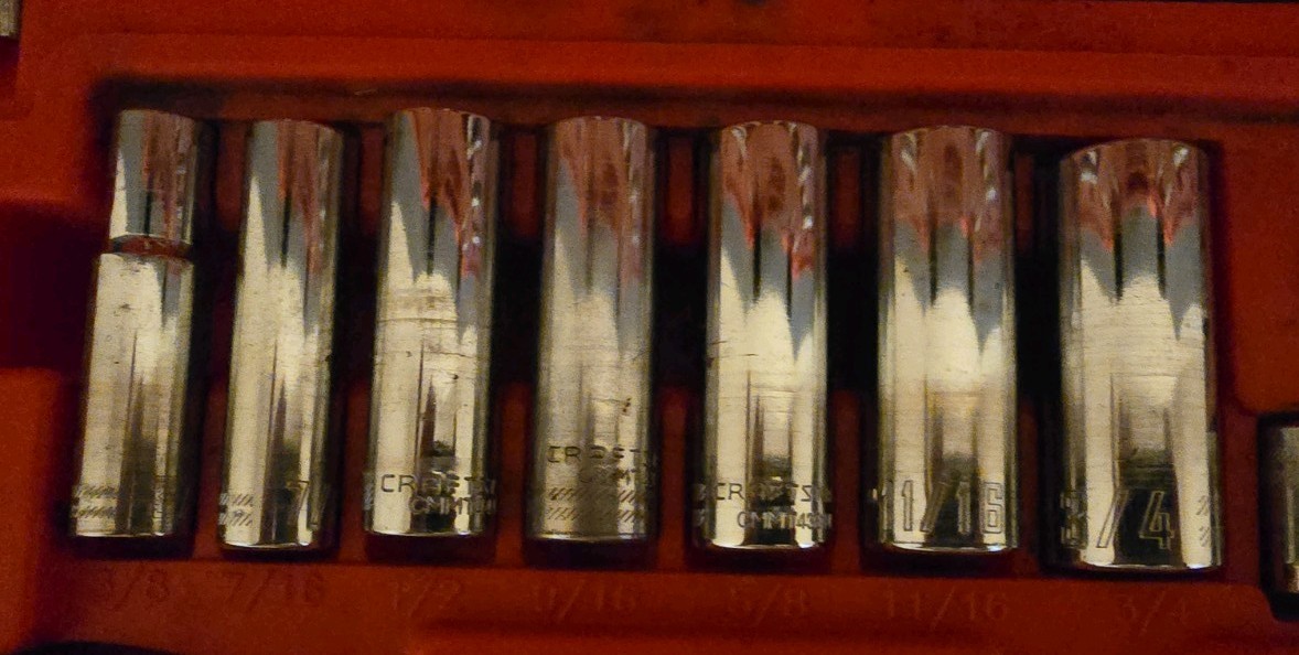Craftsman 1/4 Socket Set 40 Pieces Includes Assorted Sockets Tubes and Case Used