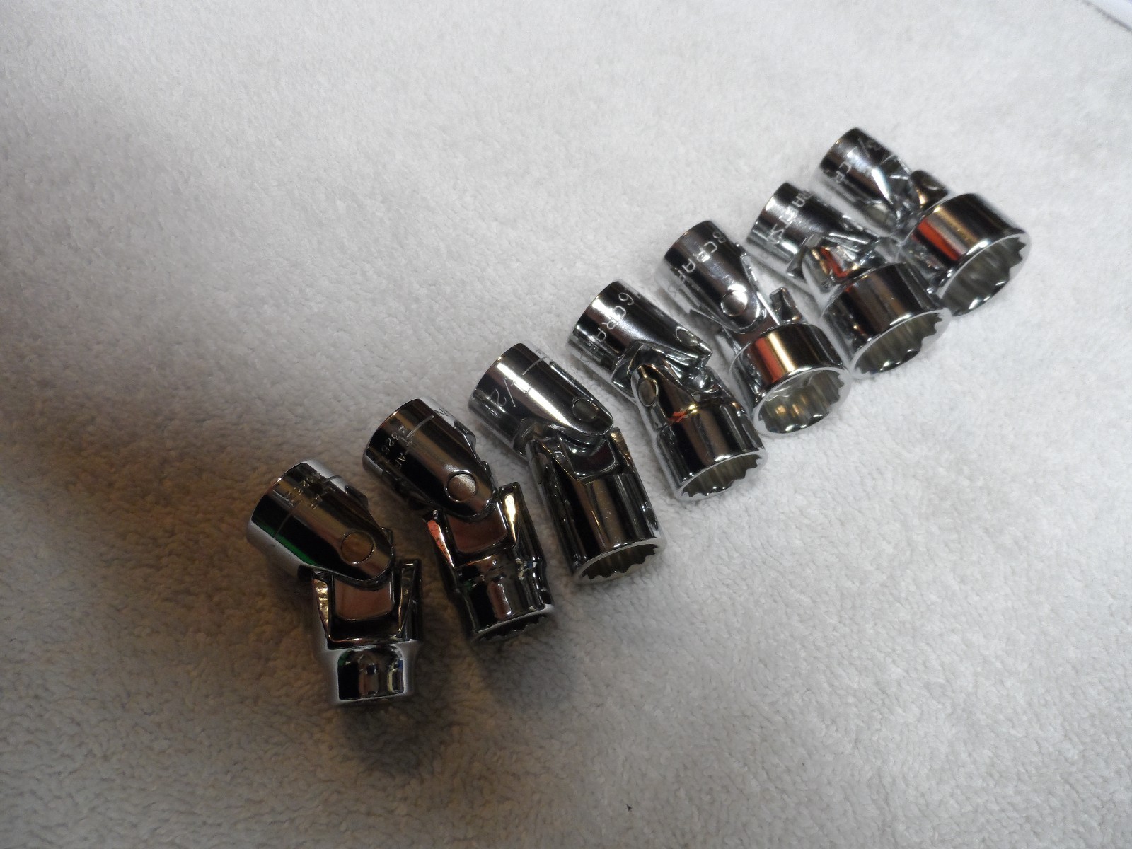 Craftsman 3/8″ Drive SAE Swivel Flex Socket Set, 12pt – 7 pcs (3/8 – 3/4)