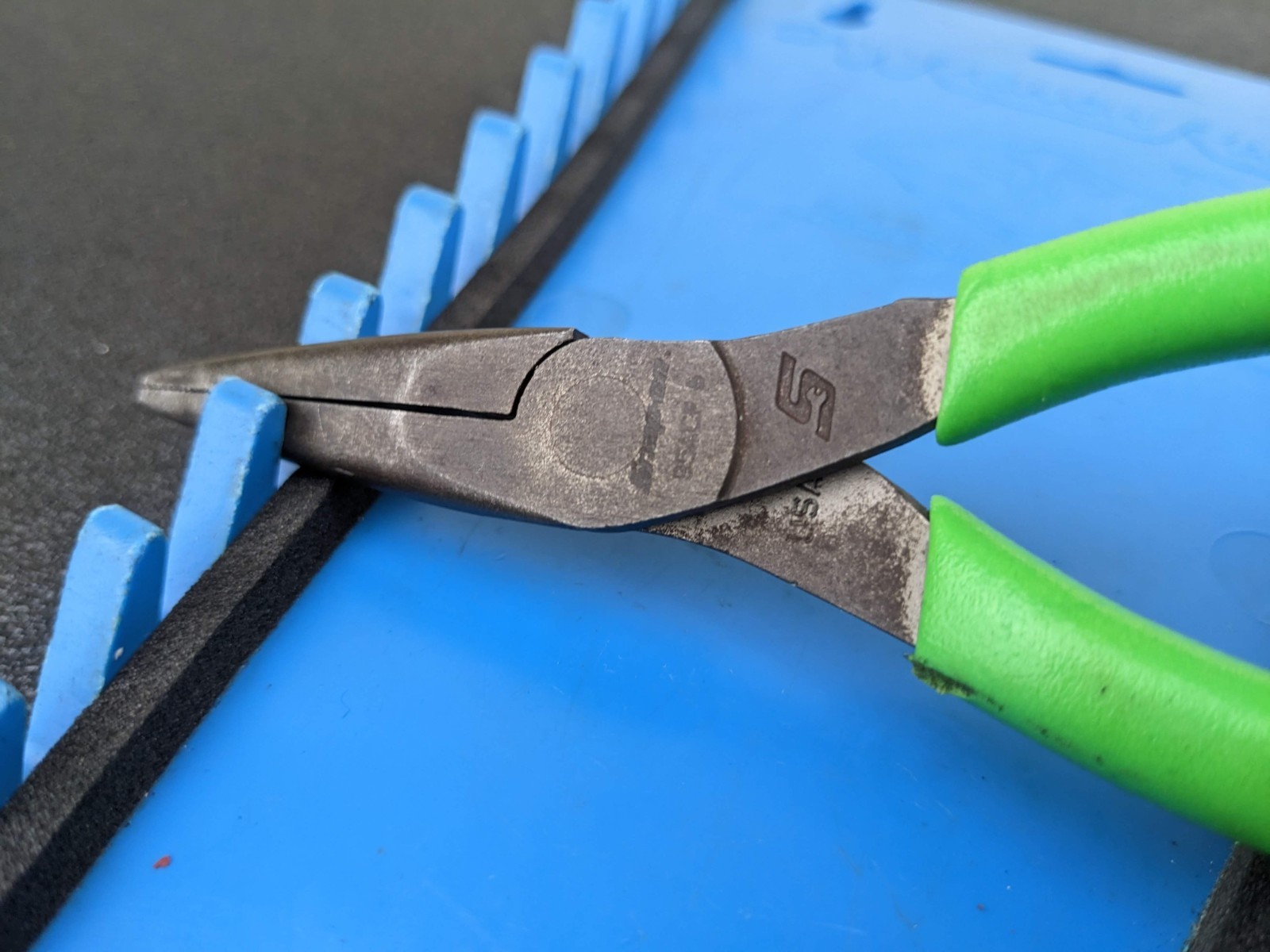 #bo037 Snap-On Tools USA GREEN 6″ Soft Grip Needle Nose Pliers 95ACFG