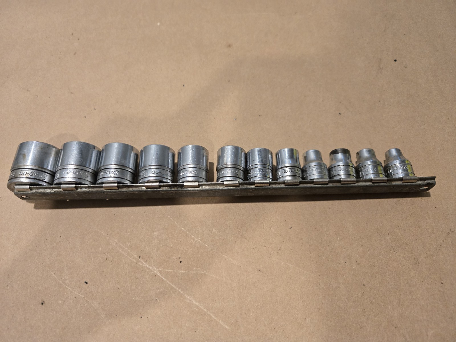 Snap On 3/8″ Drive 1/4″-7/8″ 12PT SAE Shallow Chrome Sockets With Rack USA