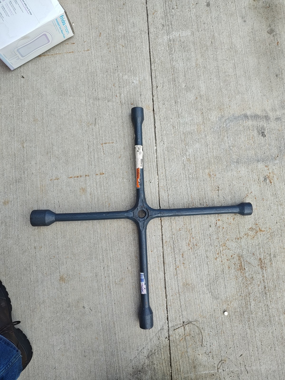 Ken Tool 35695 27″ Heavy Duty Truck Lug Wrench 1-1/16″, 1-1/4″, 1-1/2″, 13/16 SQ