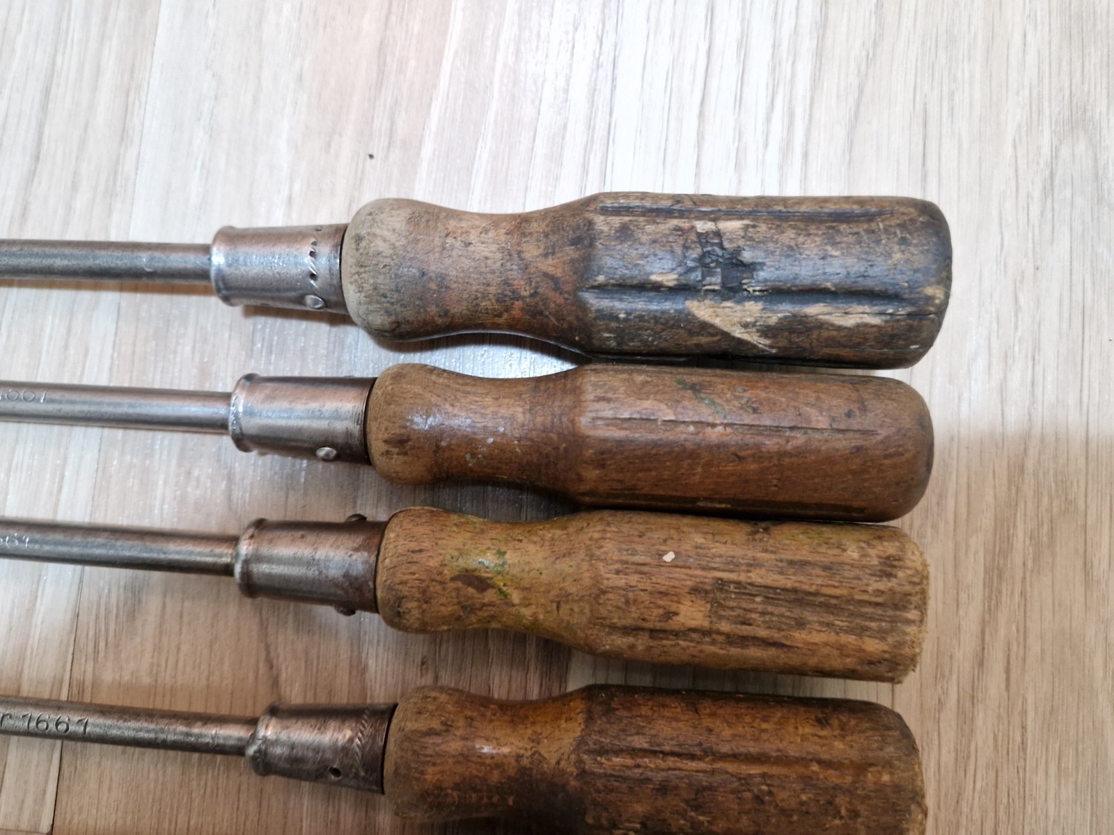 Jörg 1660 ; 1661 set of Flat wooden screwdrivers vintage