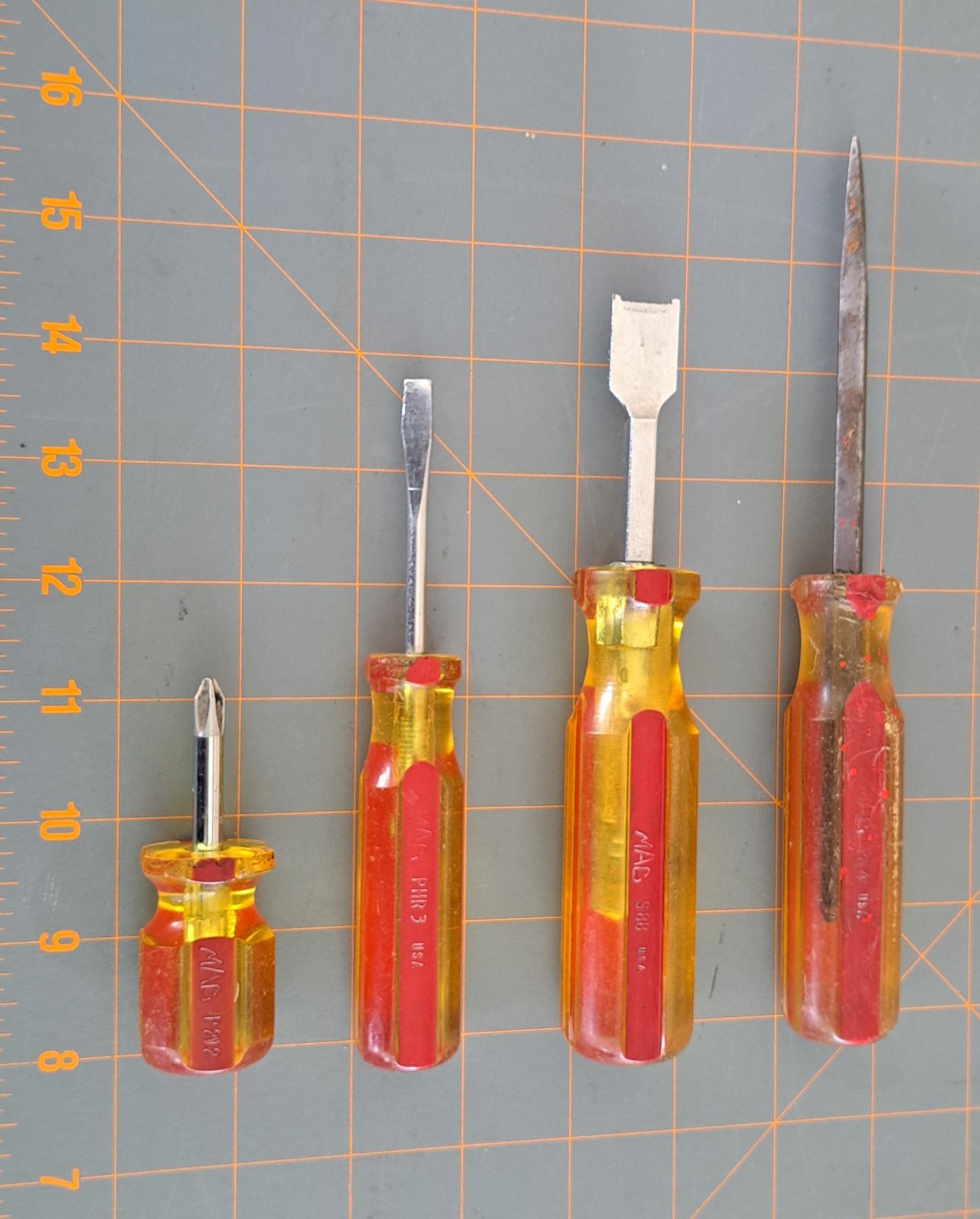 Vtg Mac Tools Lot of 4 Screwdrivers Gasket Scraper Awl Amber Red Handle