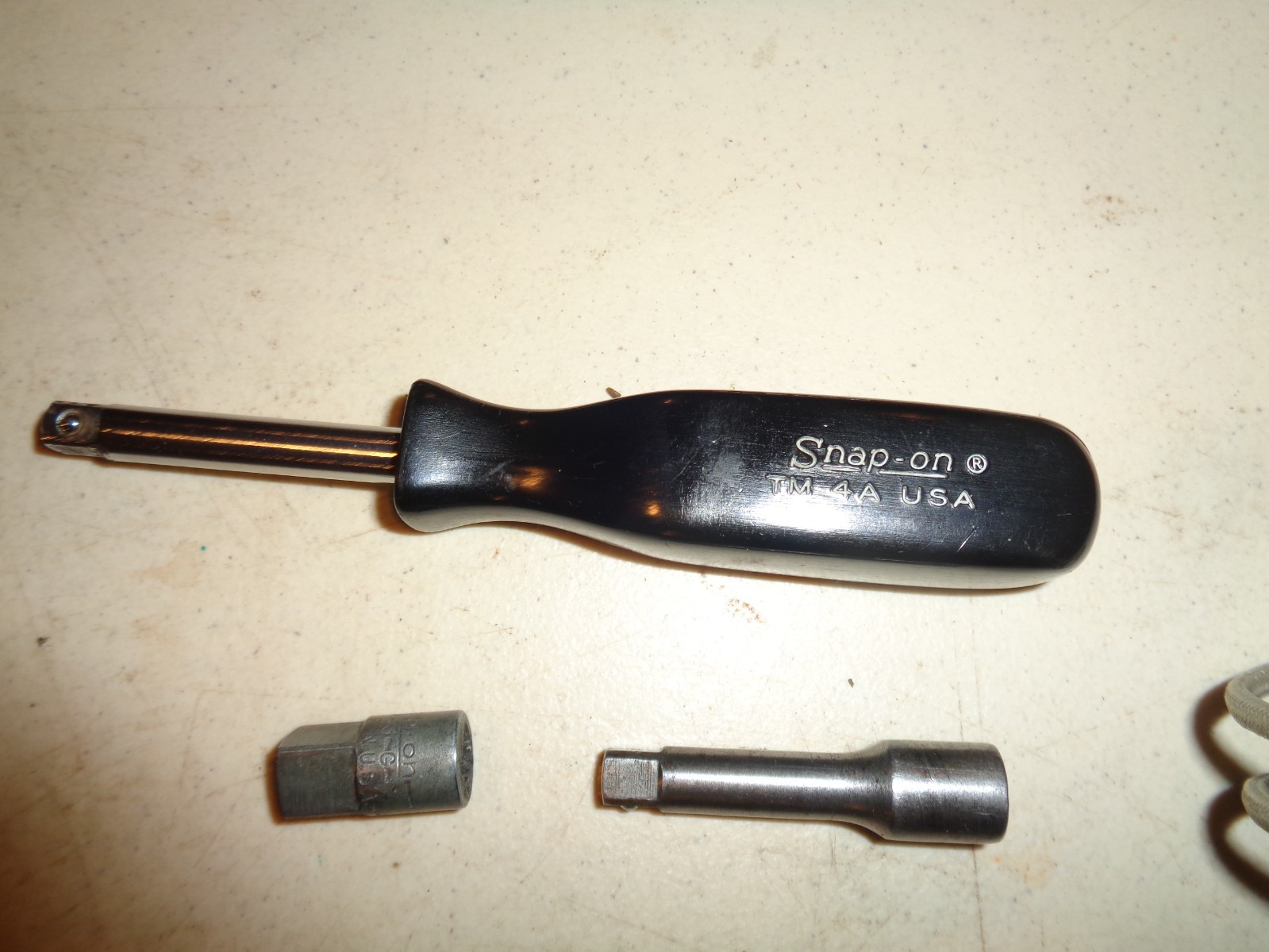 Snap-on Tool TM4A Hard Handle 1/4″ Standard Shank Driver, M-2-G, A-3-G Adapters