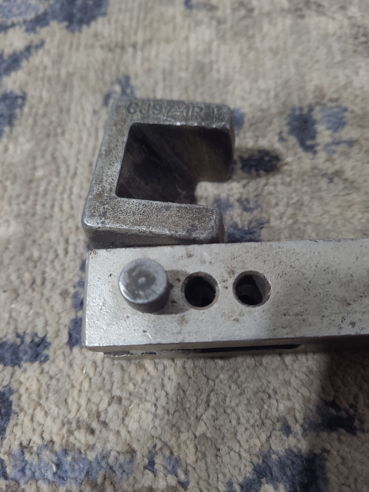 Snap On Tools Axle Lock Flange Jaw Beam Puller Attachment CJ97-1L CJ97-1R