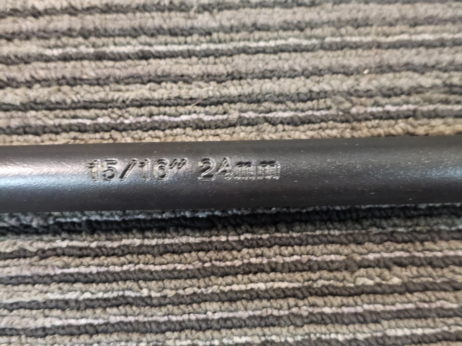 AutoCraft 22″ Lug Wrench for Trucks with Black Texture Coating, SAE and Metric