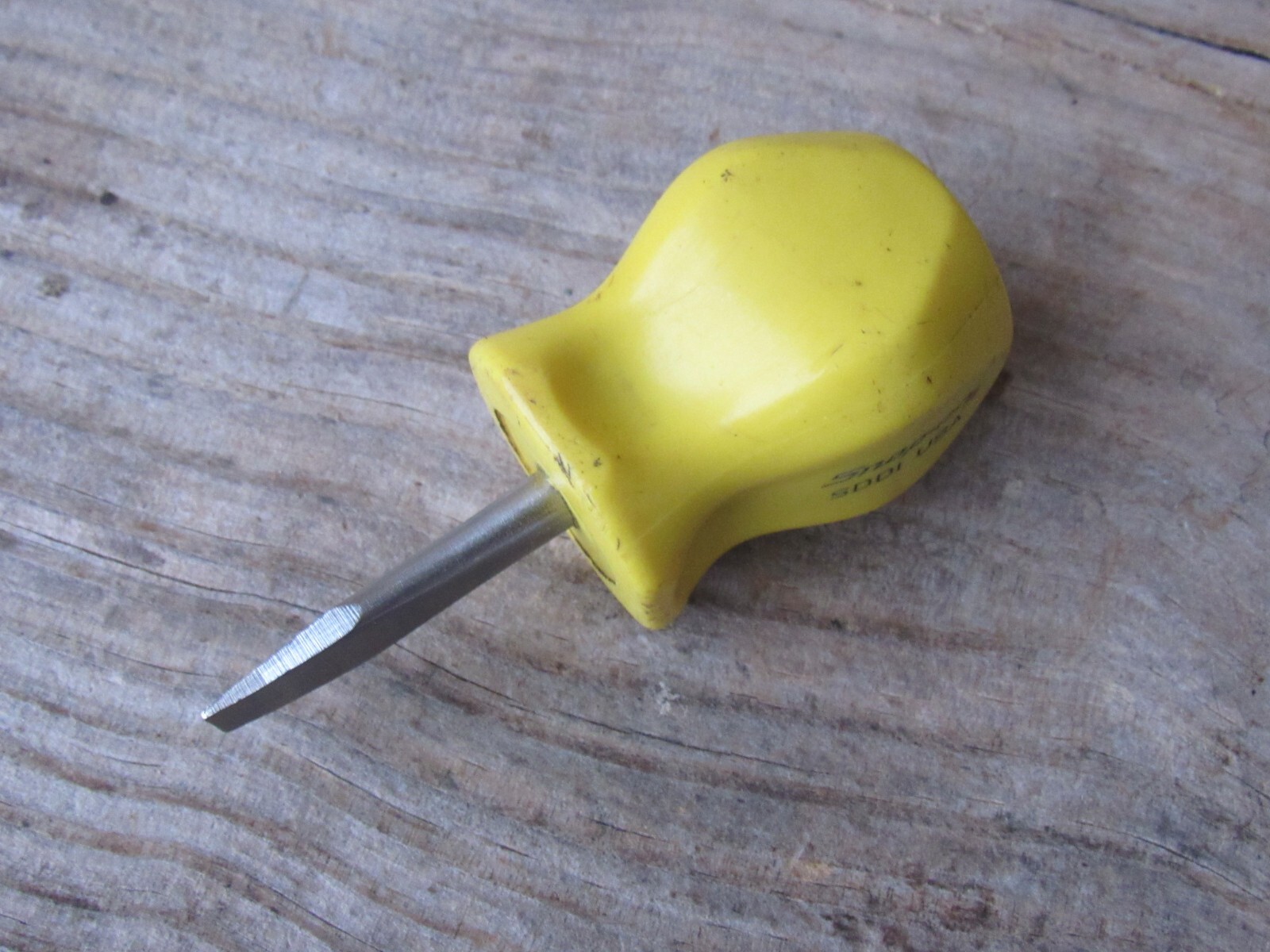 SNAP ON SDD1 STUBBY YELLOW HARD HANDLE SLOTTED STRAIGHT FLAT TIP SCREWDRIVER